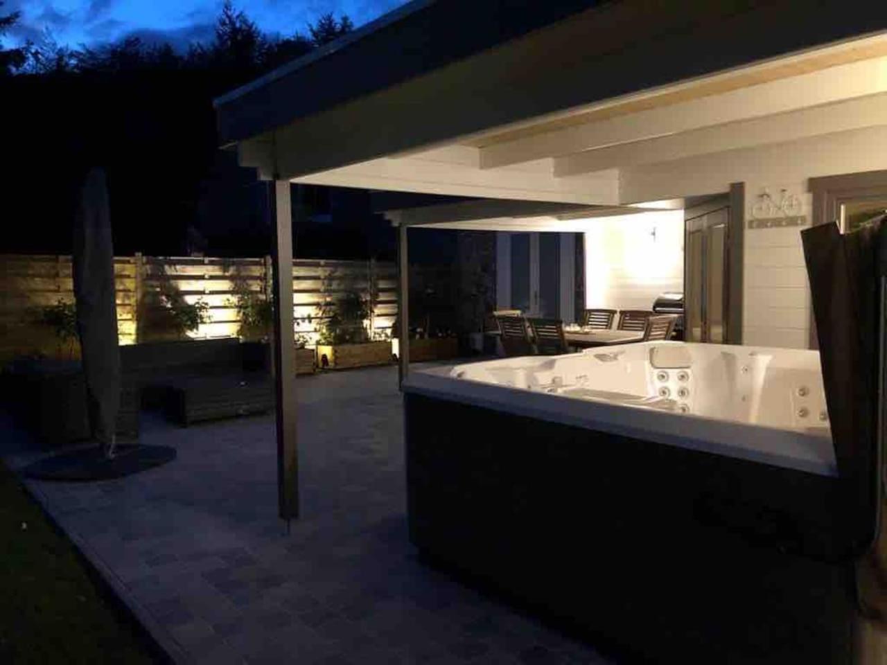 Jacuzzi - BBq - Jardin - Garden Lodge - Le Tulipier