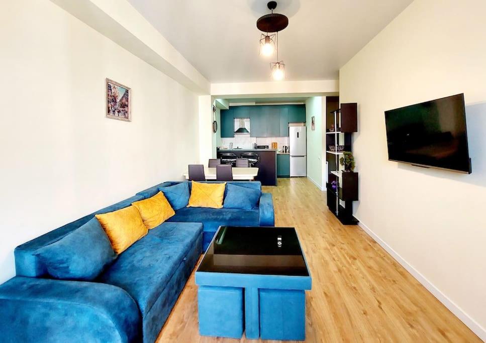 Brand new 1 BR apartment in Ortachala, Old City view 5