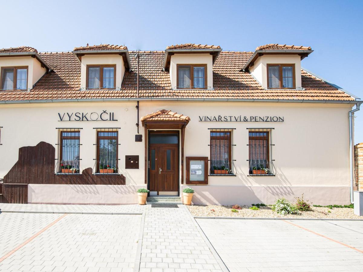 Penzion Rybářská bašta a Vinařství Vyskočil Strachotín