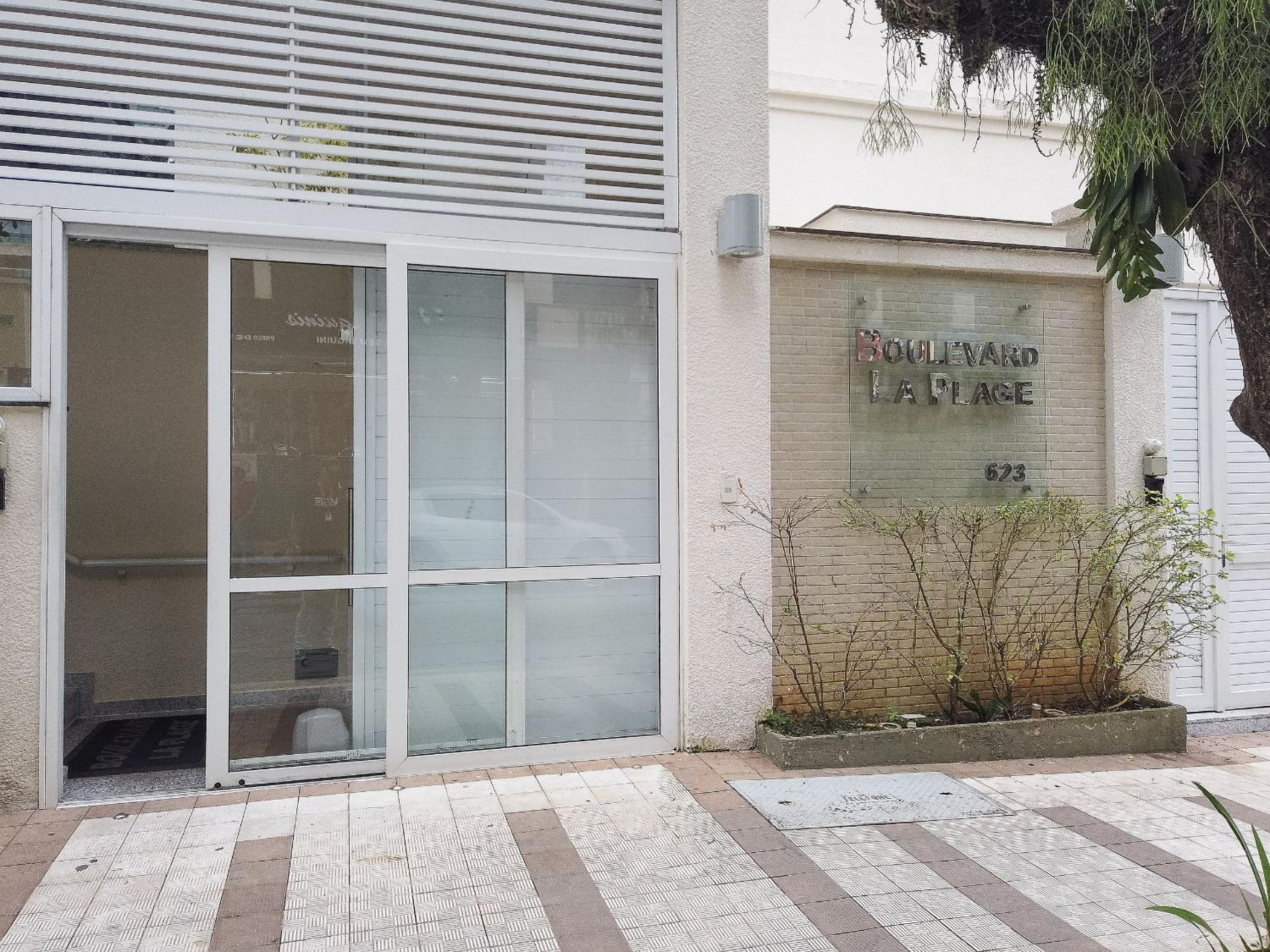 Hotel Pitangueiras - Lazer e Serviço de Praia - 22 Andar - Image 1