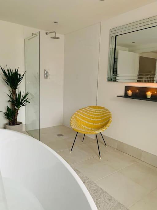 Luxury Retro 4 Bed Town House in heart of Alnwick view 2