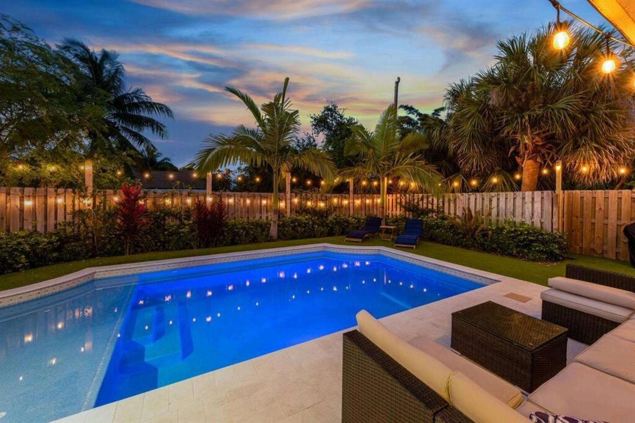 Modern Romantic Tropical Poolside Retreat! view 5