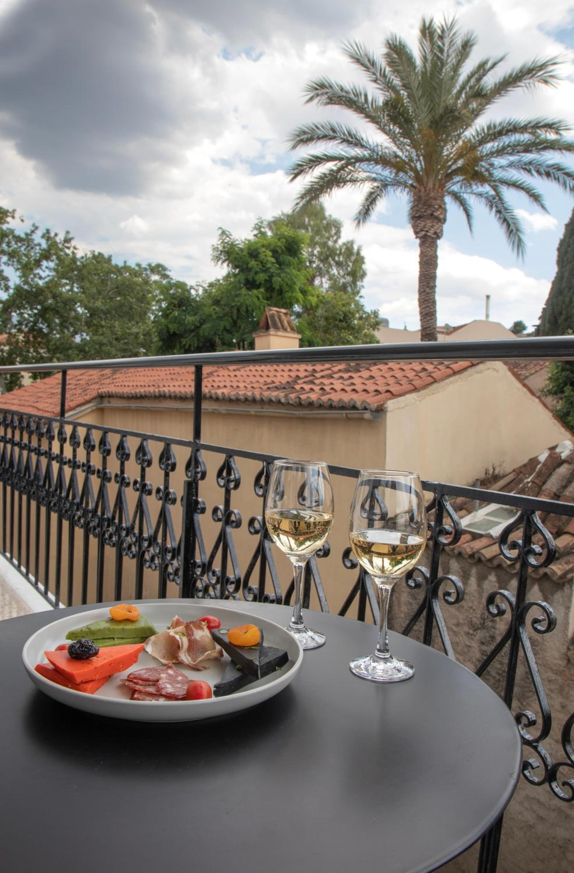 Mythodea Athens Suites