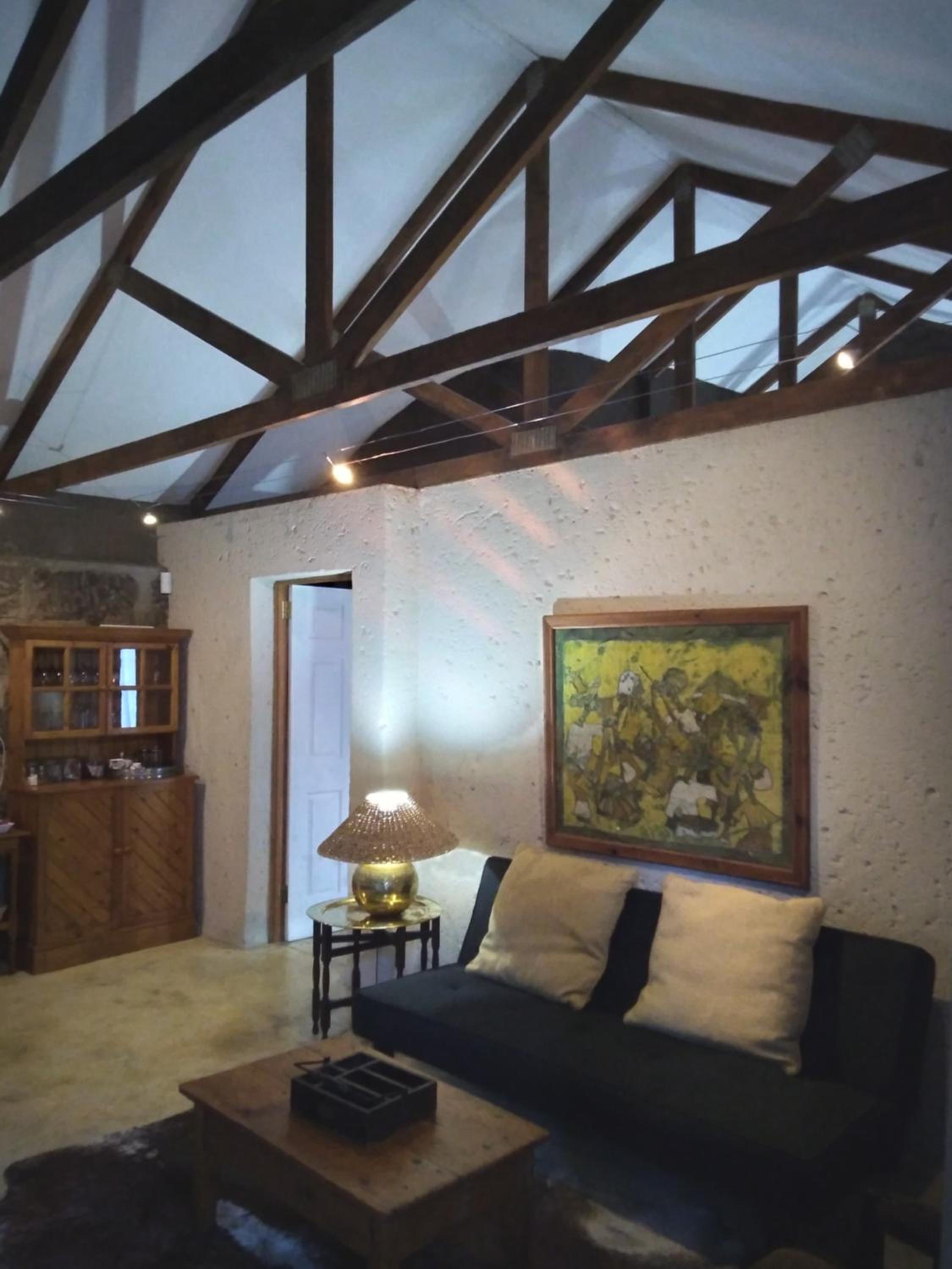 VULTURES LODGE