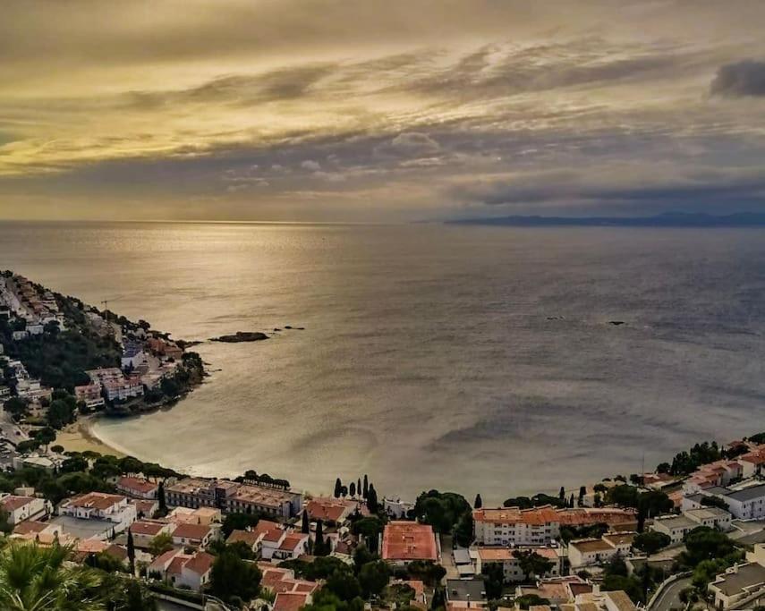 Welhomy - Magnifique Maison Vue Mer - Roses, Bramer 13 photo 2