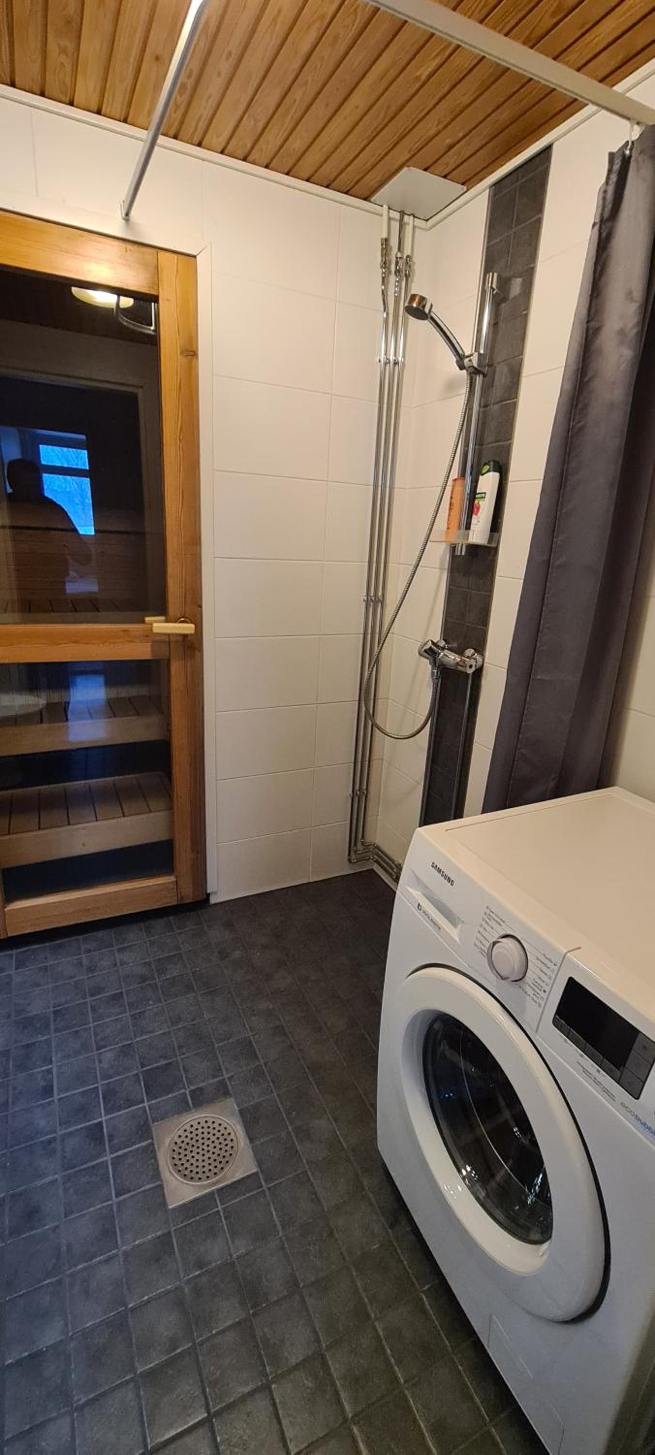 Kattohuoneisto keskustassa