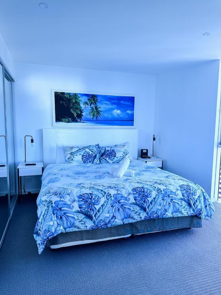 LUXURY APARTMENT- with WATER VIEWS FROM EVERY DIRECTION