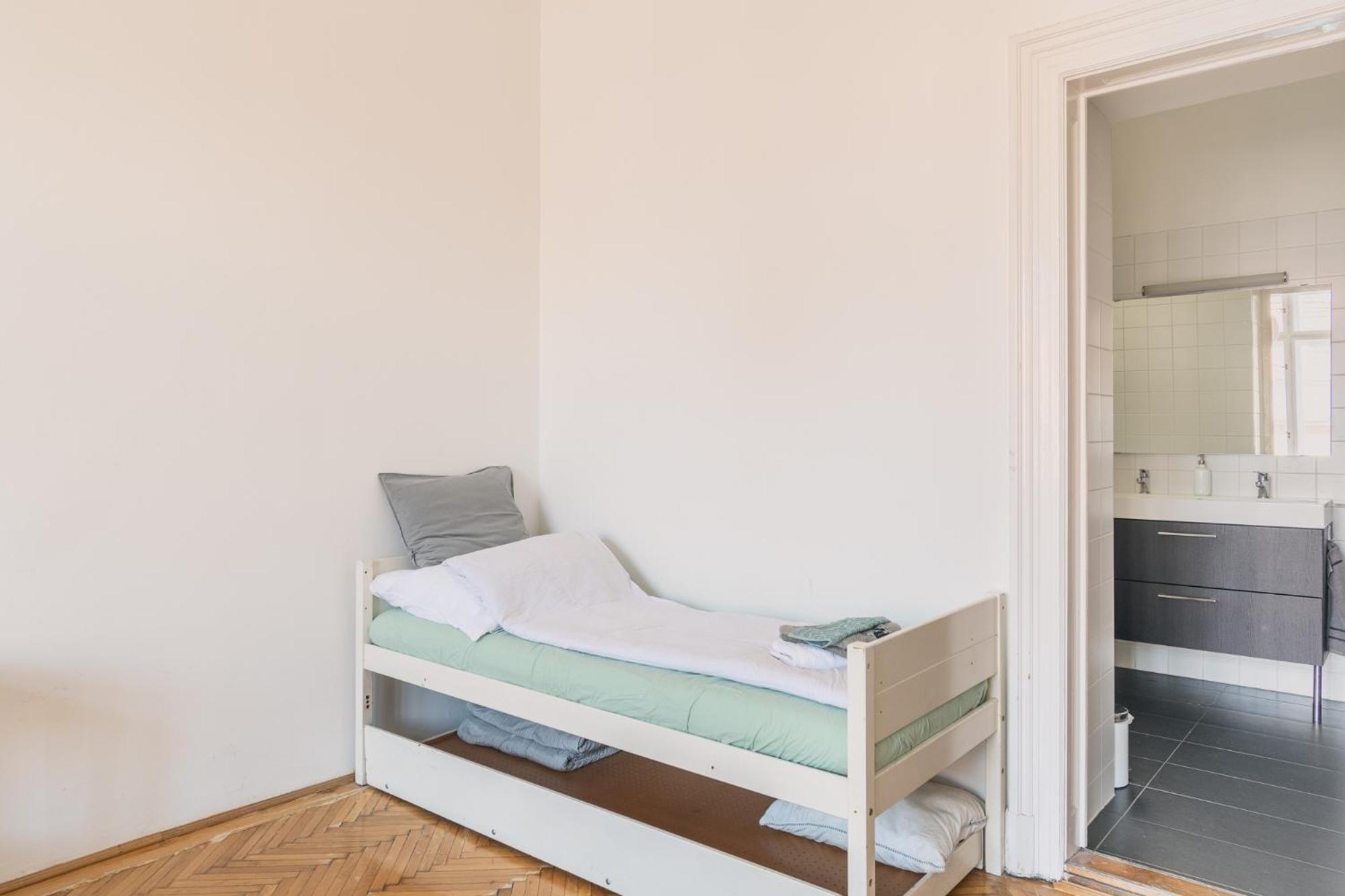 Sunny, Airy, Artsy & Authentic Loft with Balcony view 5