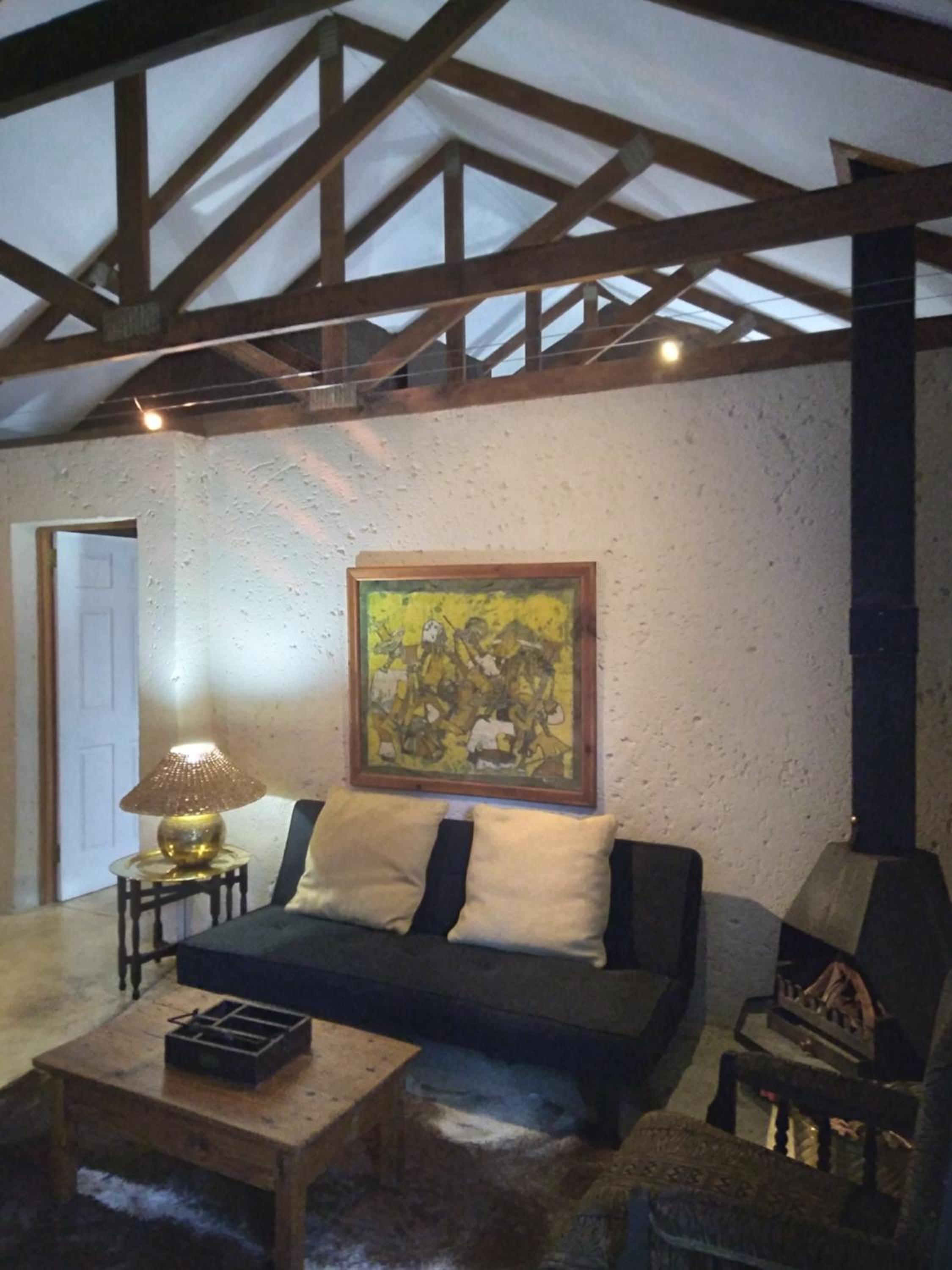 VULTURES LODGE