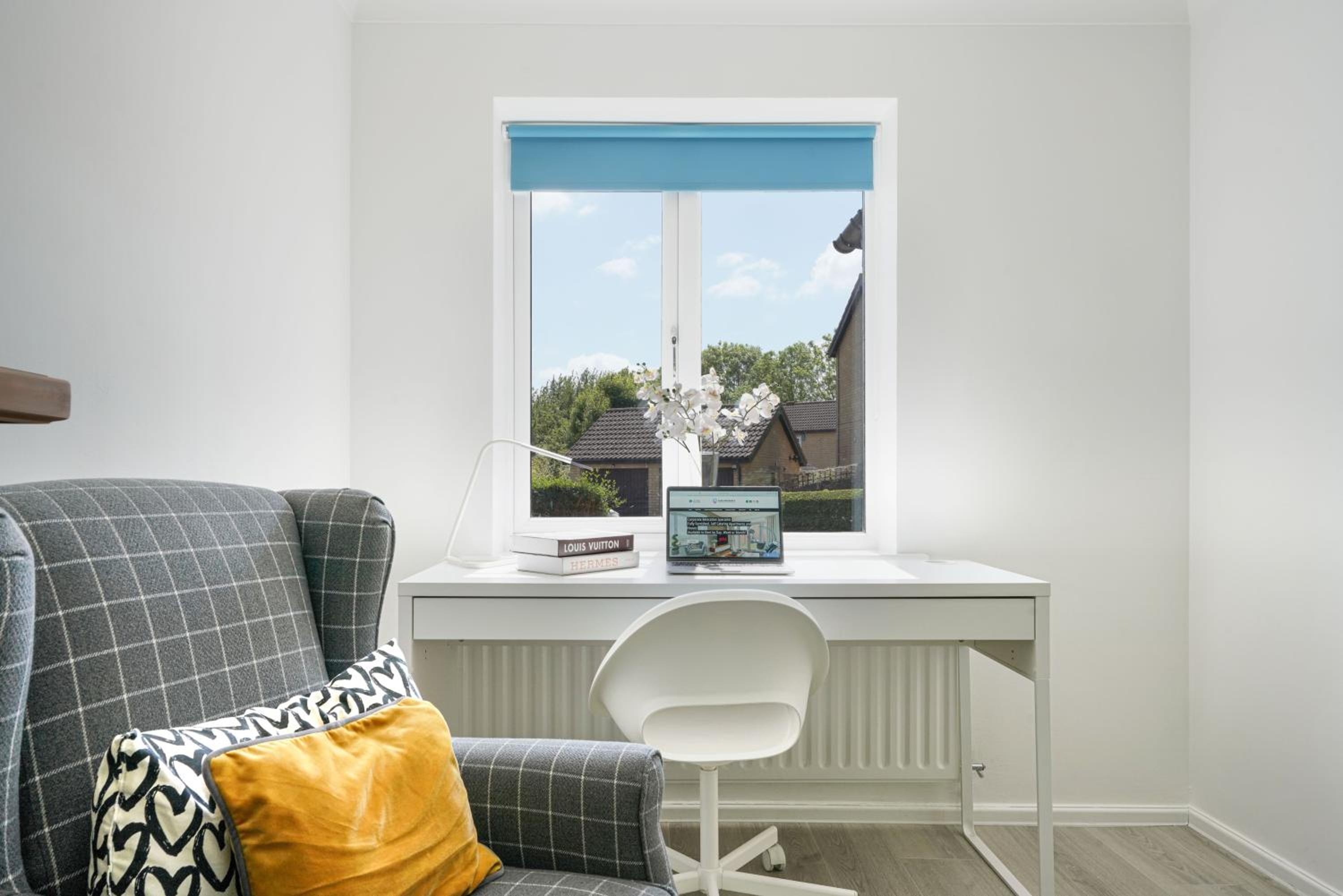 Detached House • Driveway Parking • Fast WiFi • Smart TV • Self-Check-In • Yoko Property view 5