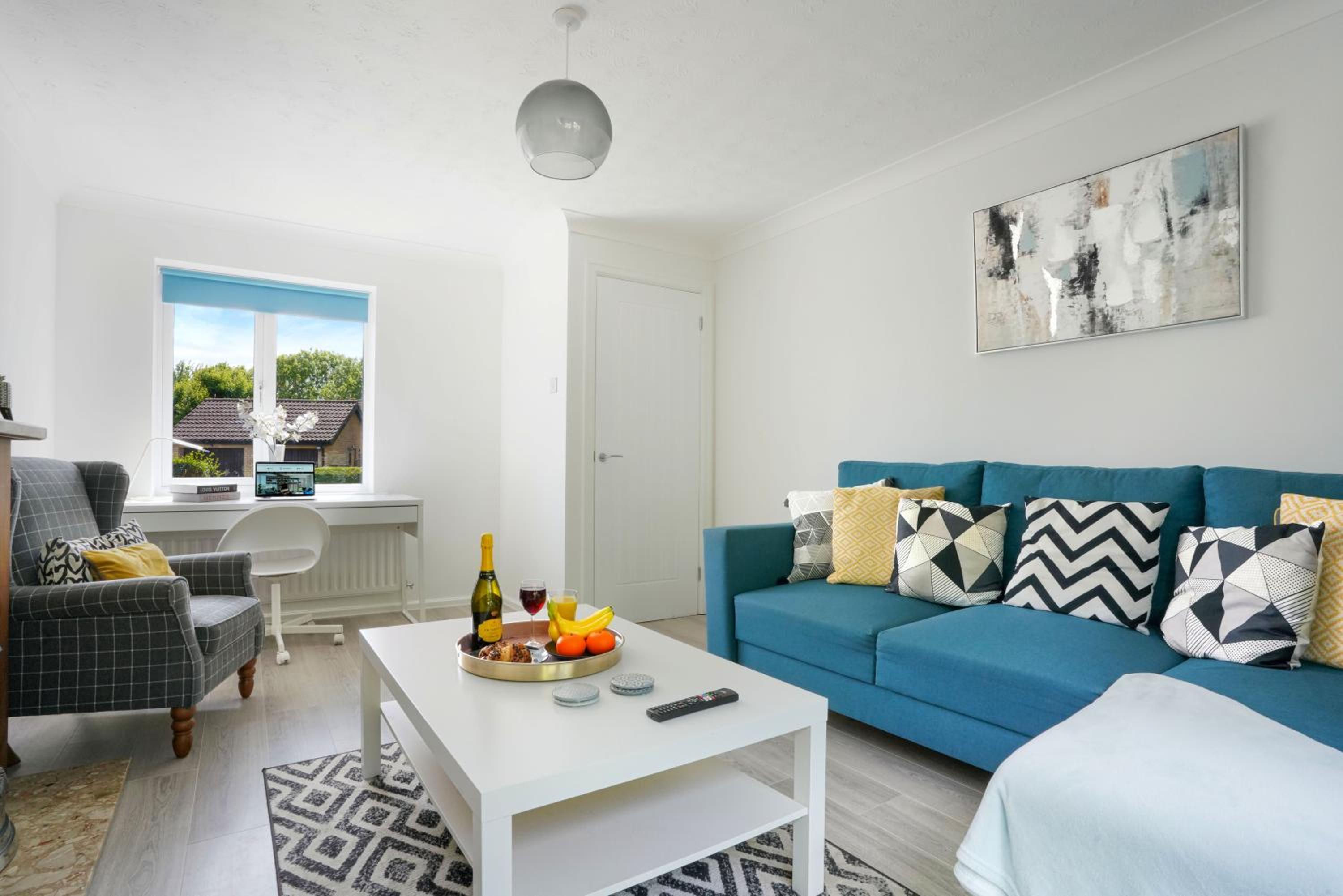 Detached House • Driveway Parking • Fast WiFi • Smart TV • Self-Check-In • Yoko Property view 4