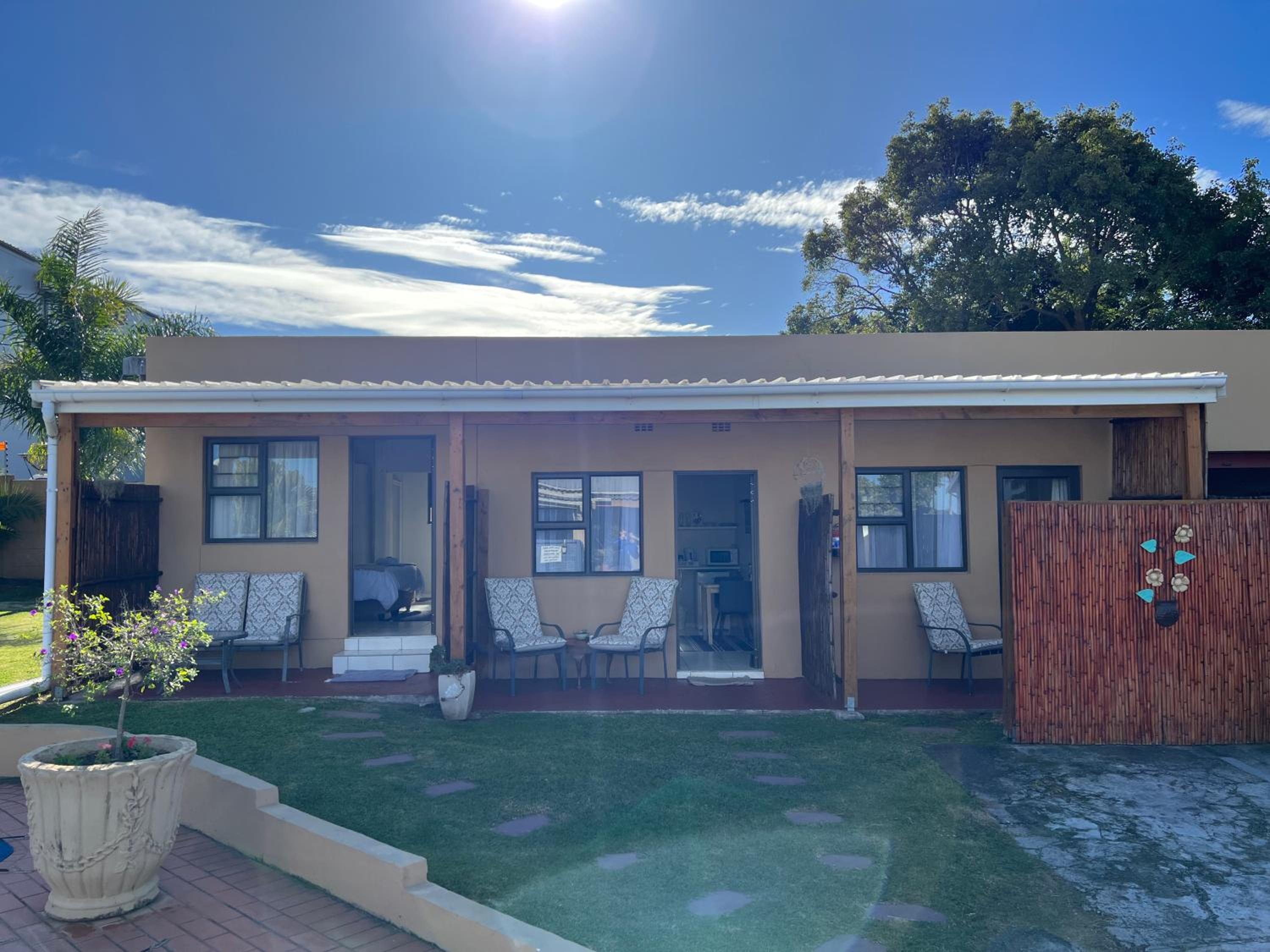 Hotel 10 on Beresford - Image 1