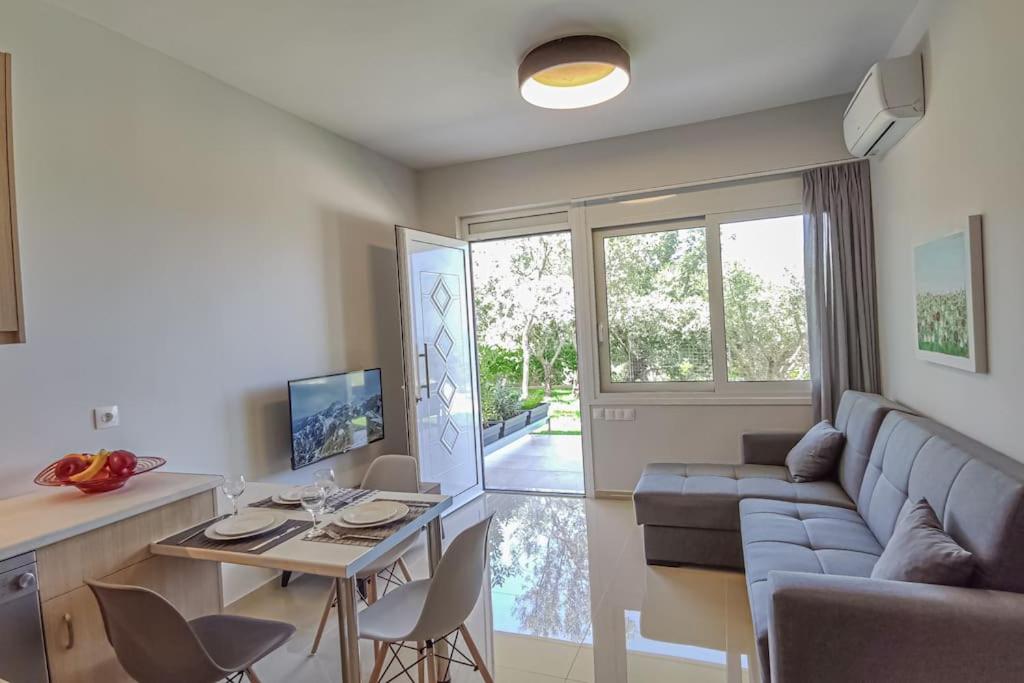Renovated apartment 2 -Platanias