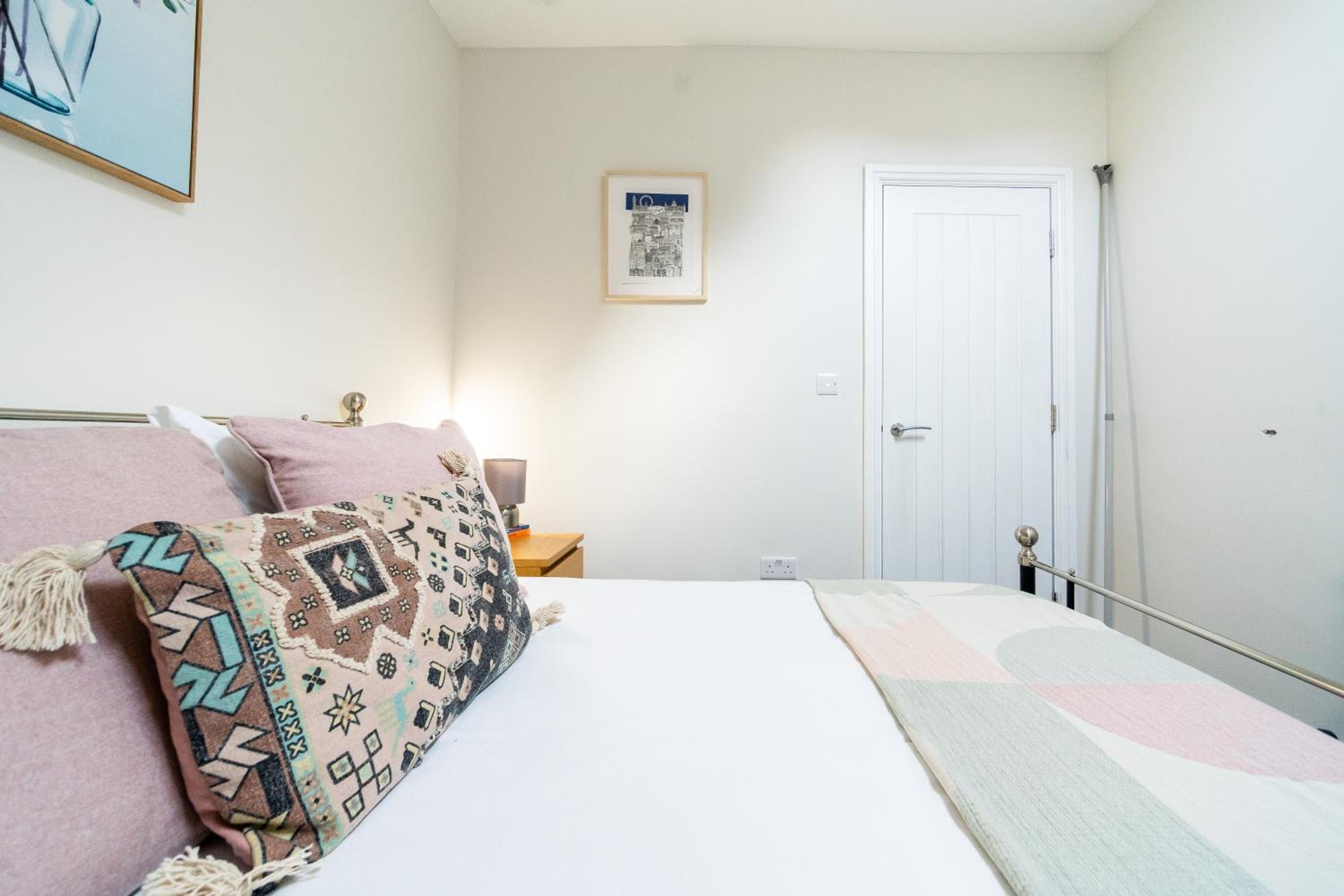 Howard Gardens - 1 Bedroom Apartment in Cardiff City Centre view 5