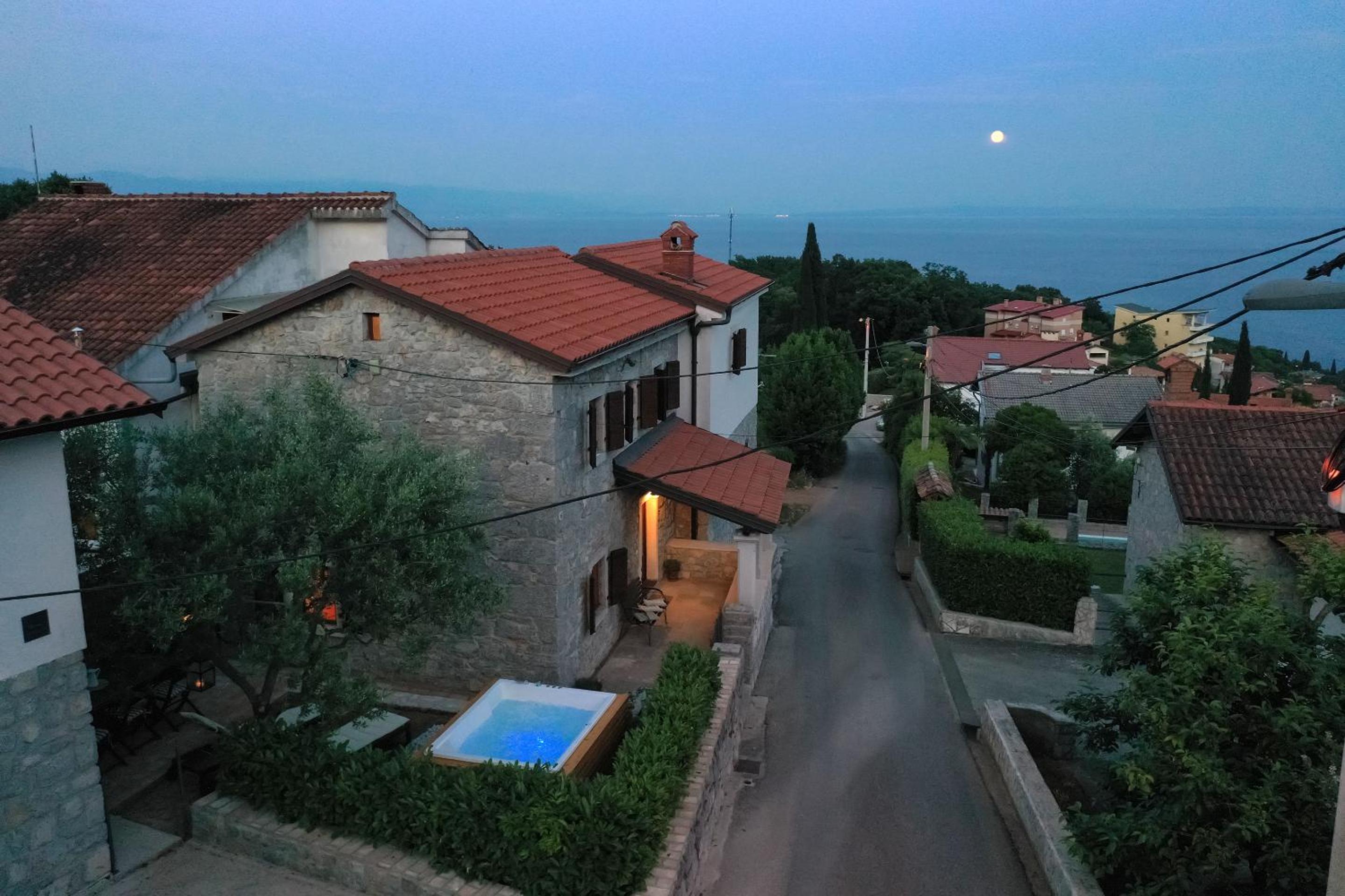 Villa Fani with Jacuzzi