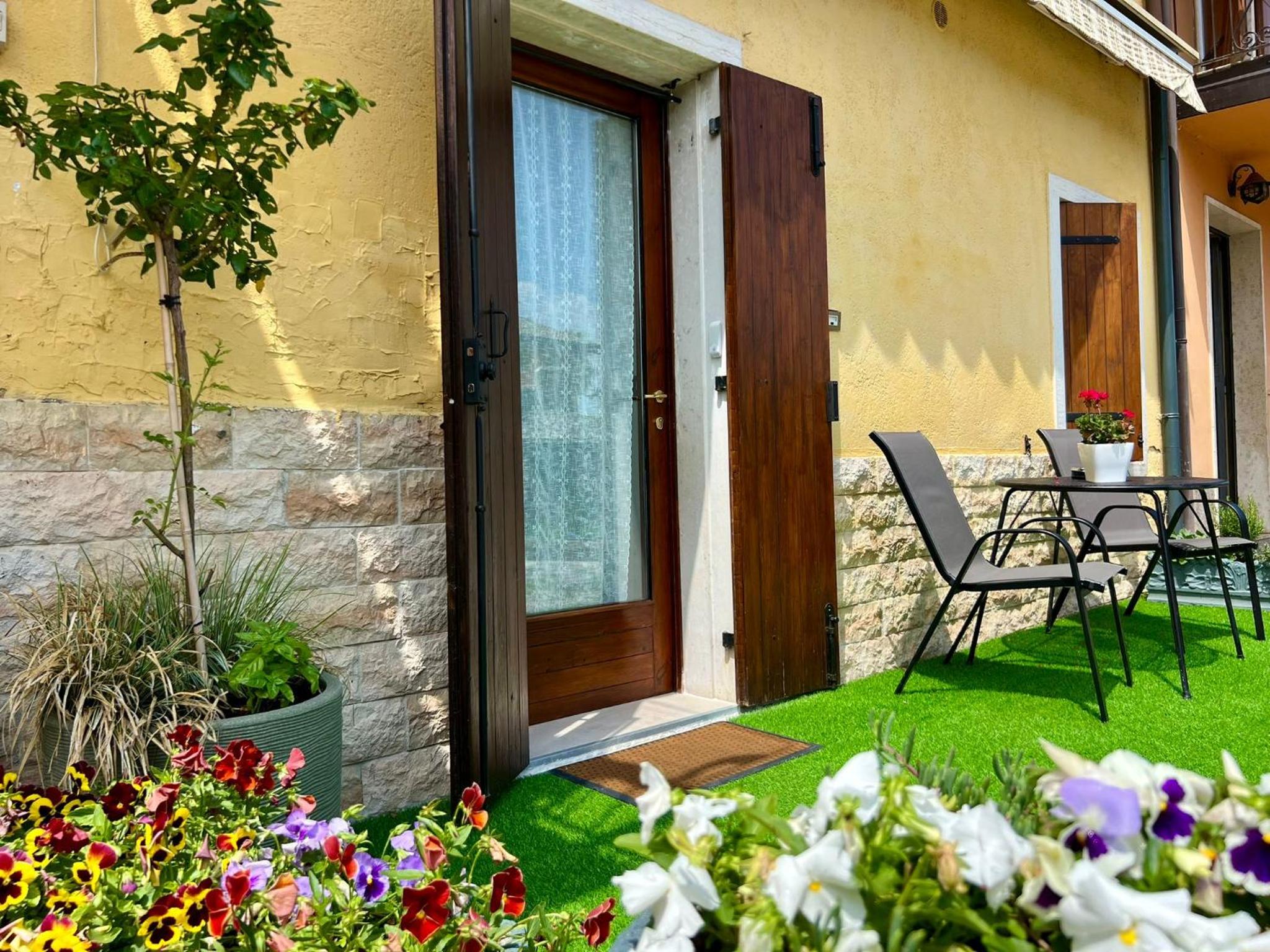 Al BORGO costermano sul garda via pertica 8A photo 4