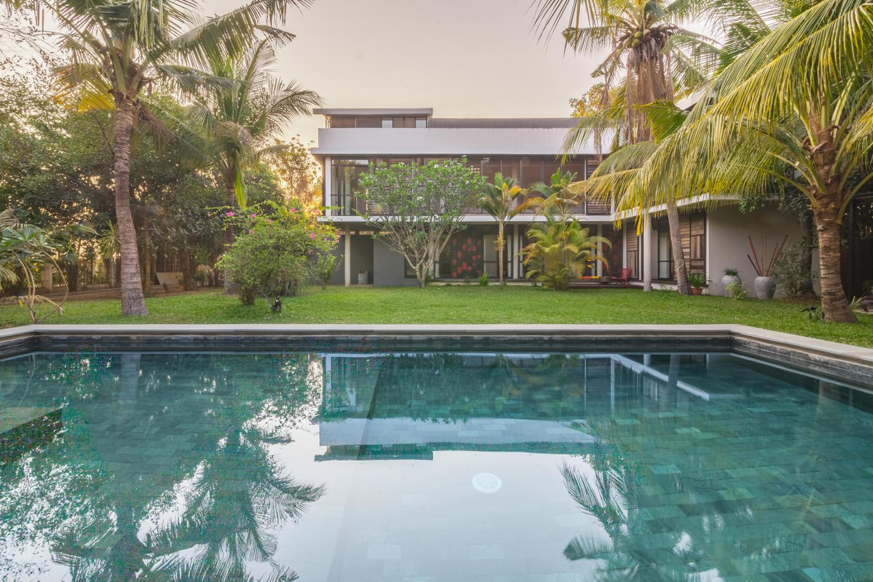 RedBox House - Private Luxury Modern Style 5 Bedrooms Villa view 2