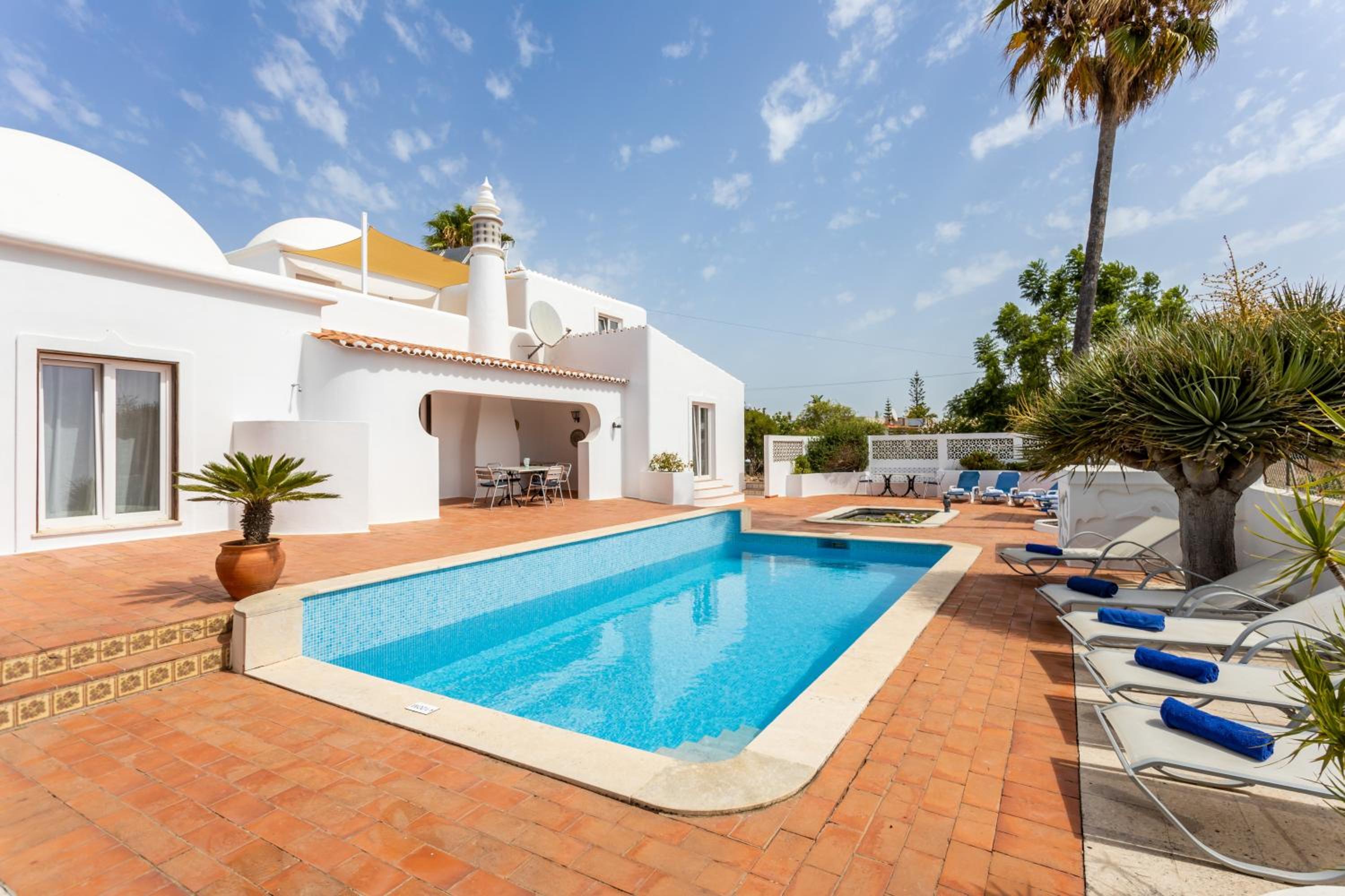 Superb Carvoeiro Villa Villa Alegria Do Sul 7 Bedrooms Pool & Sun Terrace view 2