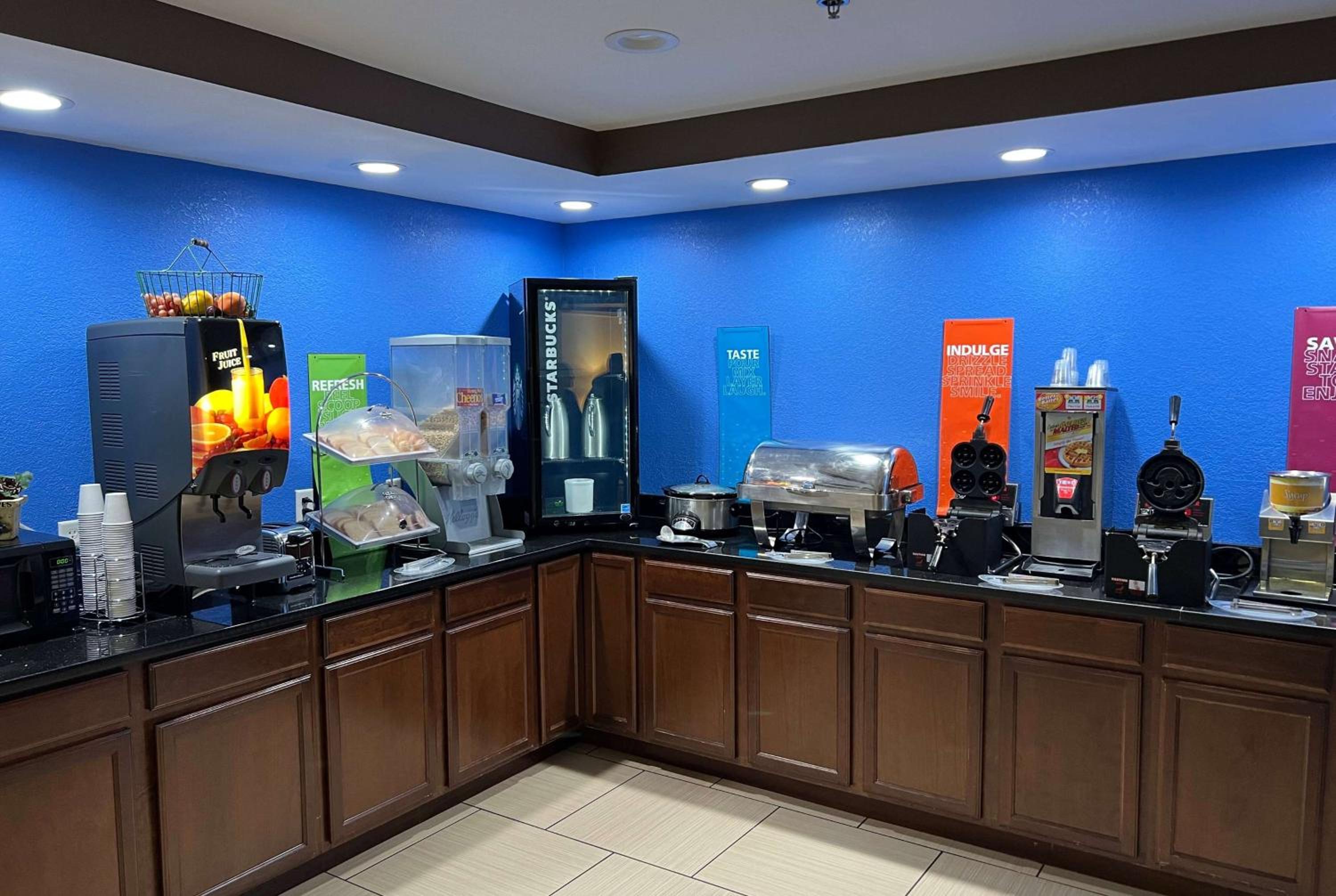 Travelodge by Wyndham Fort Wayne North view 4