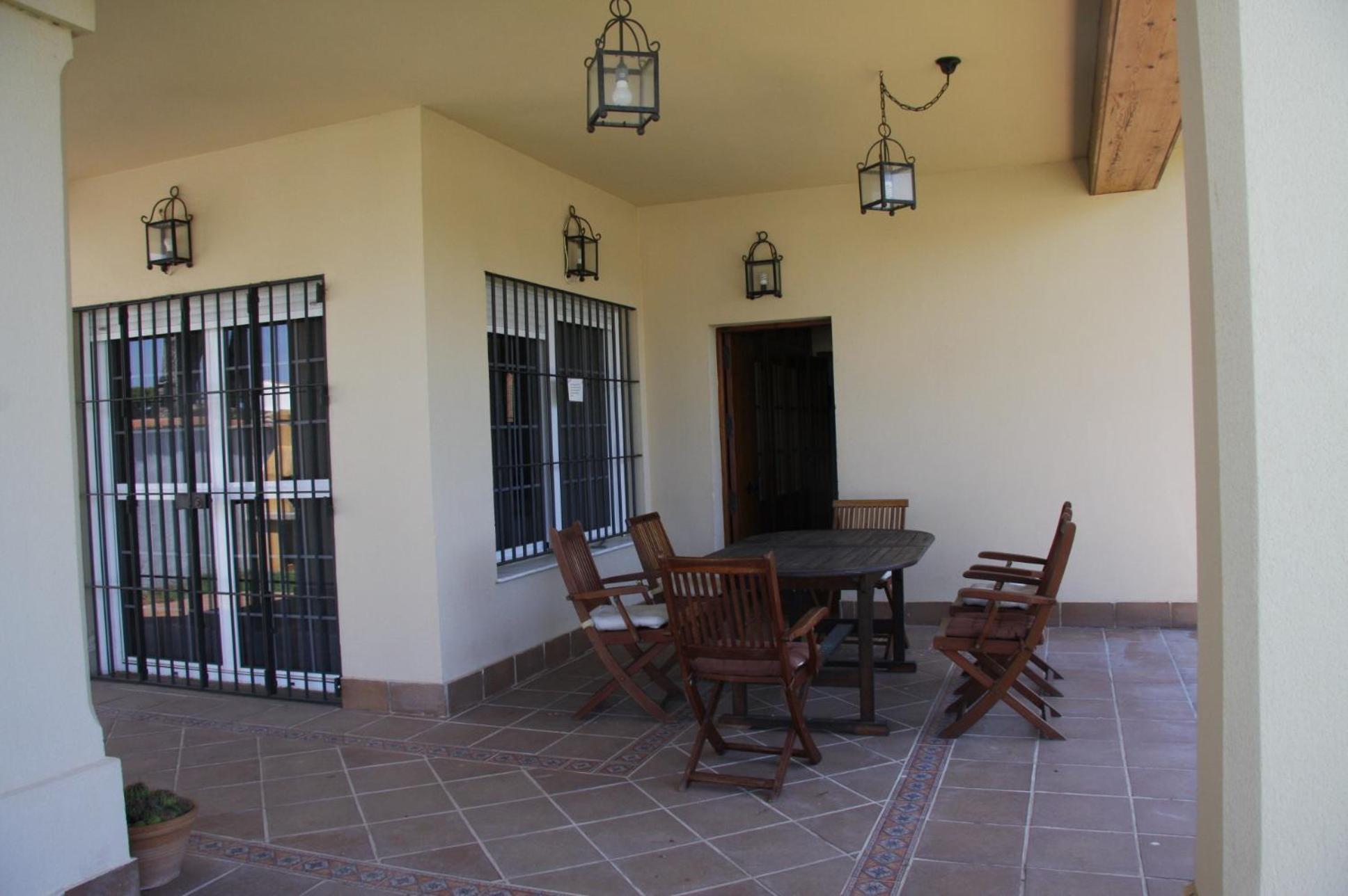 Moderno y amplio chalet, con piscina privada view 2