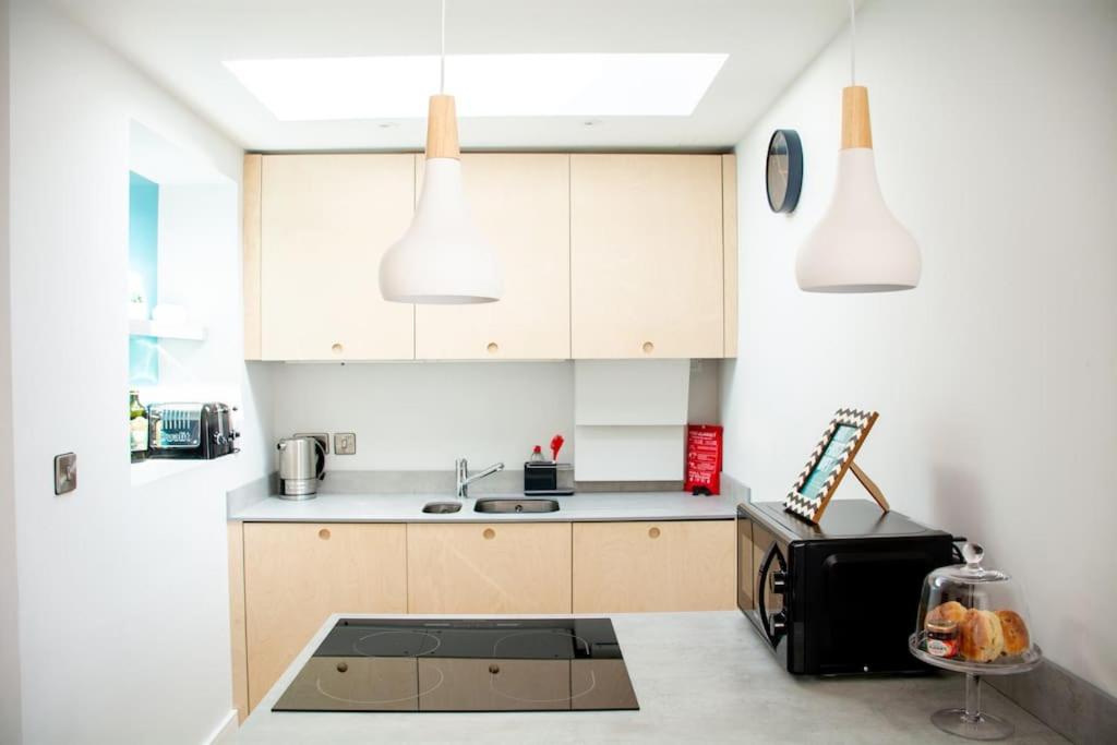 Hyper-central Newquay, sleeps 3 view 3