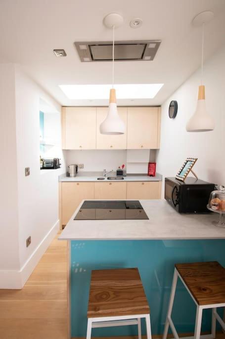 Hyper-central Newquay, sleeps 3 view 4