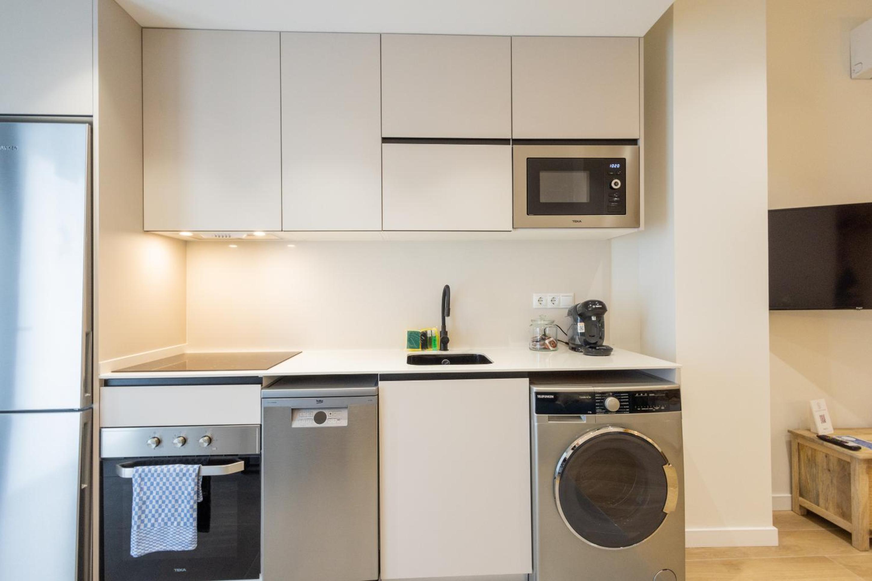 FLORIT FLATS - The Turia Park Lofts - 4 Guests- AC & WiFi - Near City Centre view 2