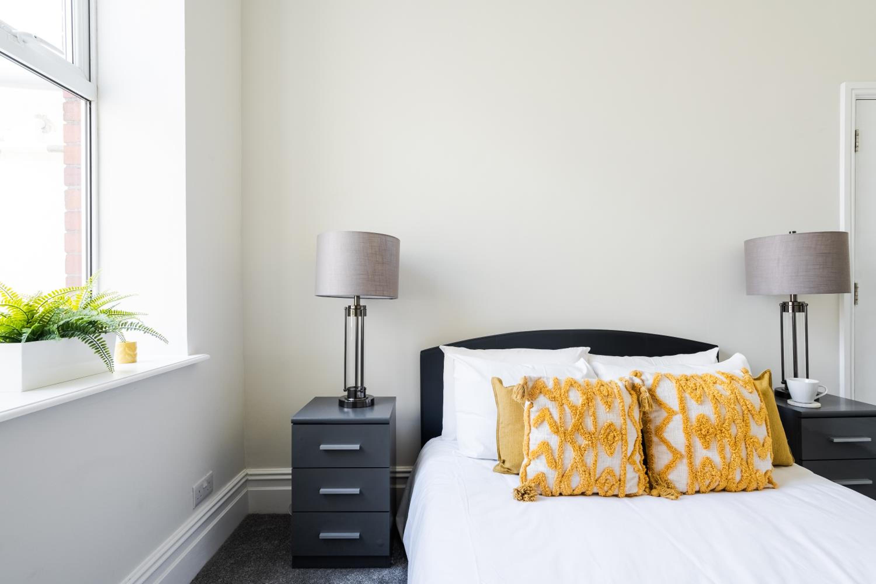 2-Bedroom Close to City Centre - Sleeps 6