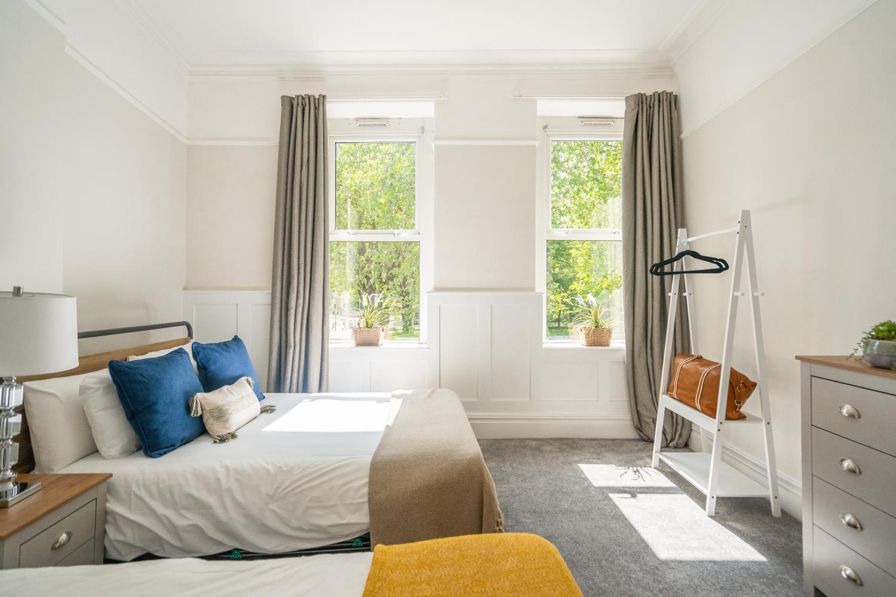 2-Bedroom Close to City Centre - Sleeps 6