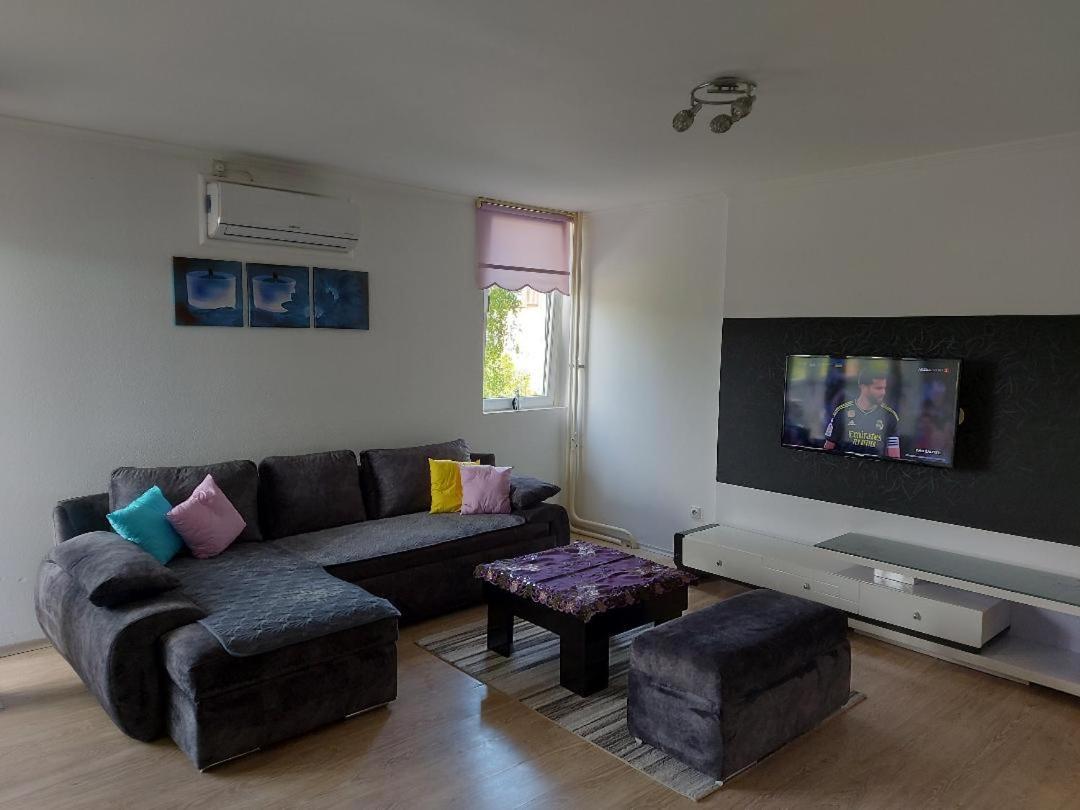 Jove Apartments