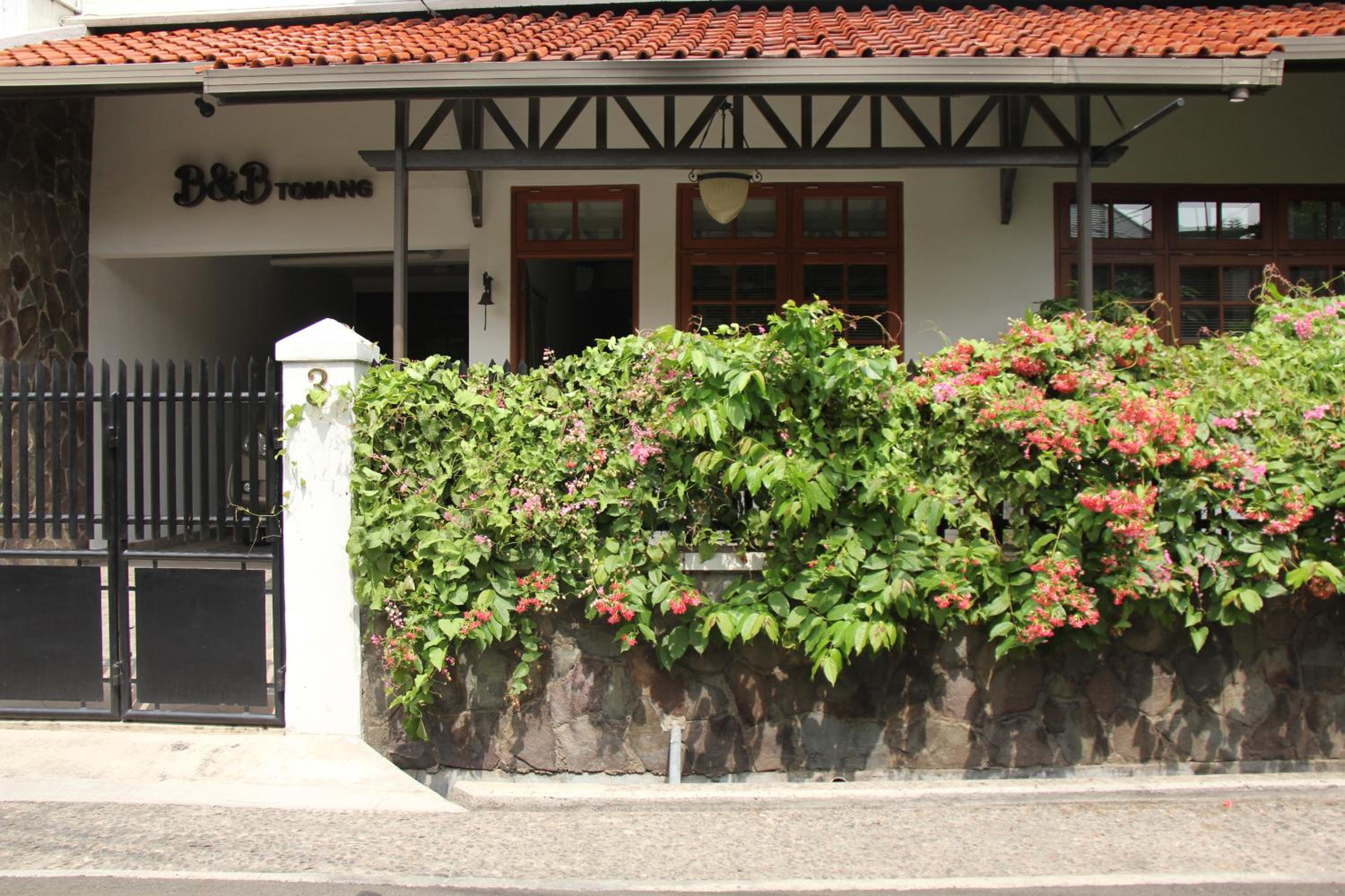 Bed and Breakfast Tomang view 2