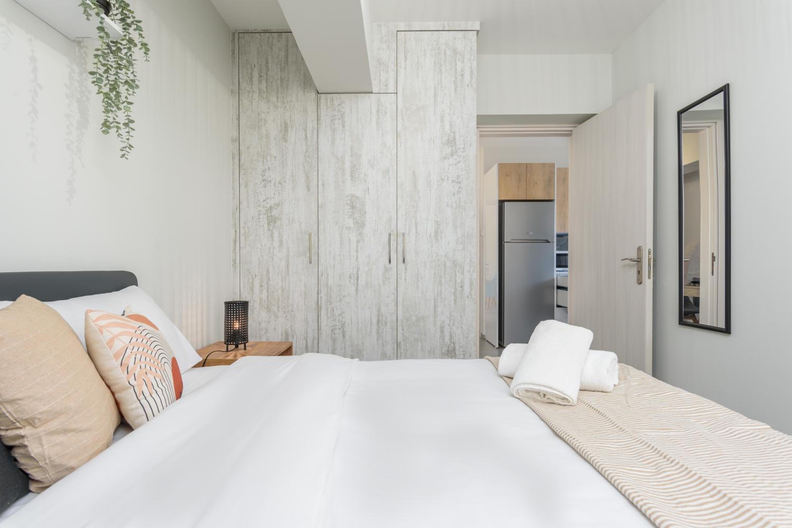 Amore 2-BR Apt By Finikoudes