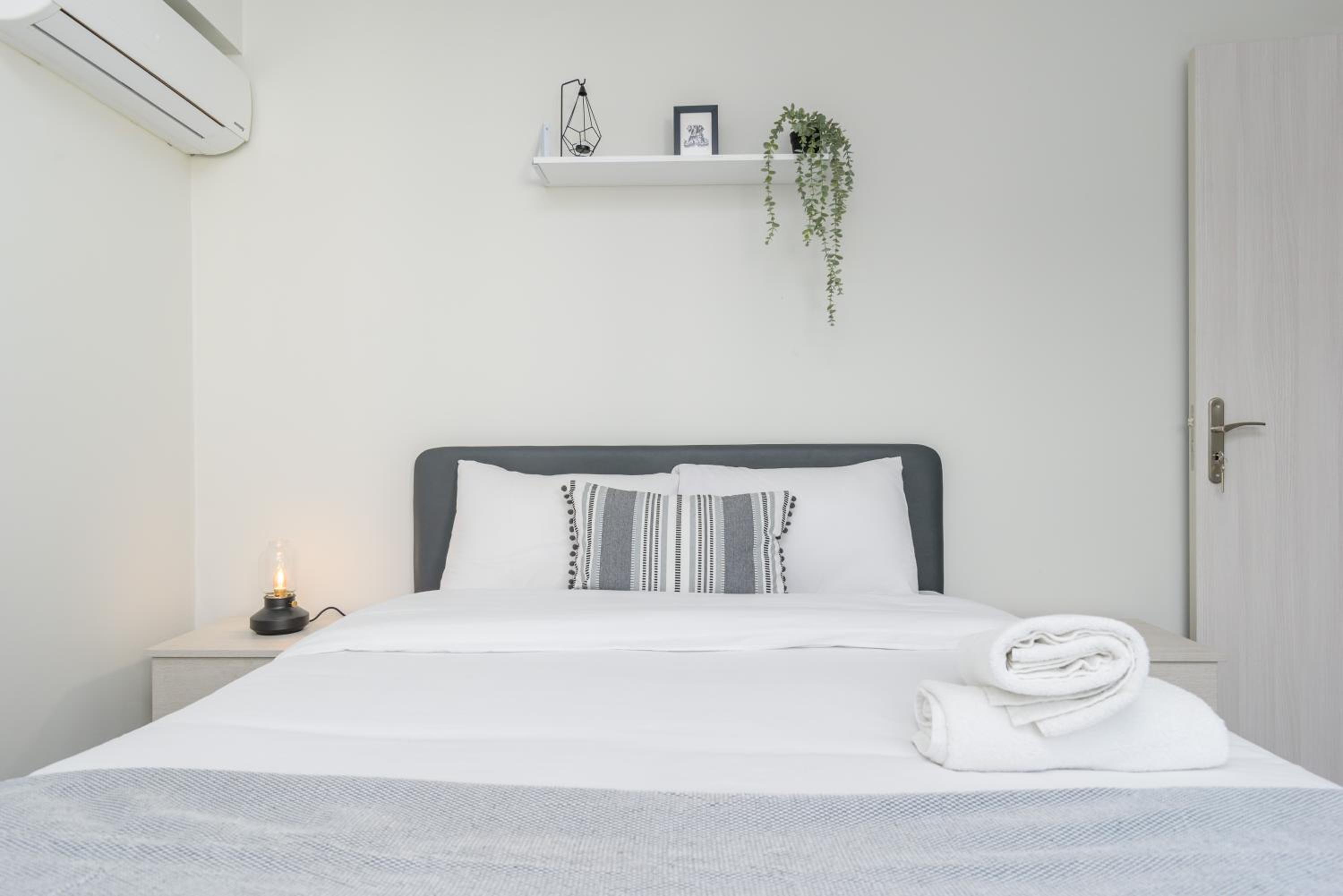 Amore 2-BR Apt By Finikoudes