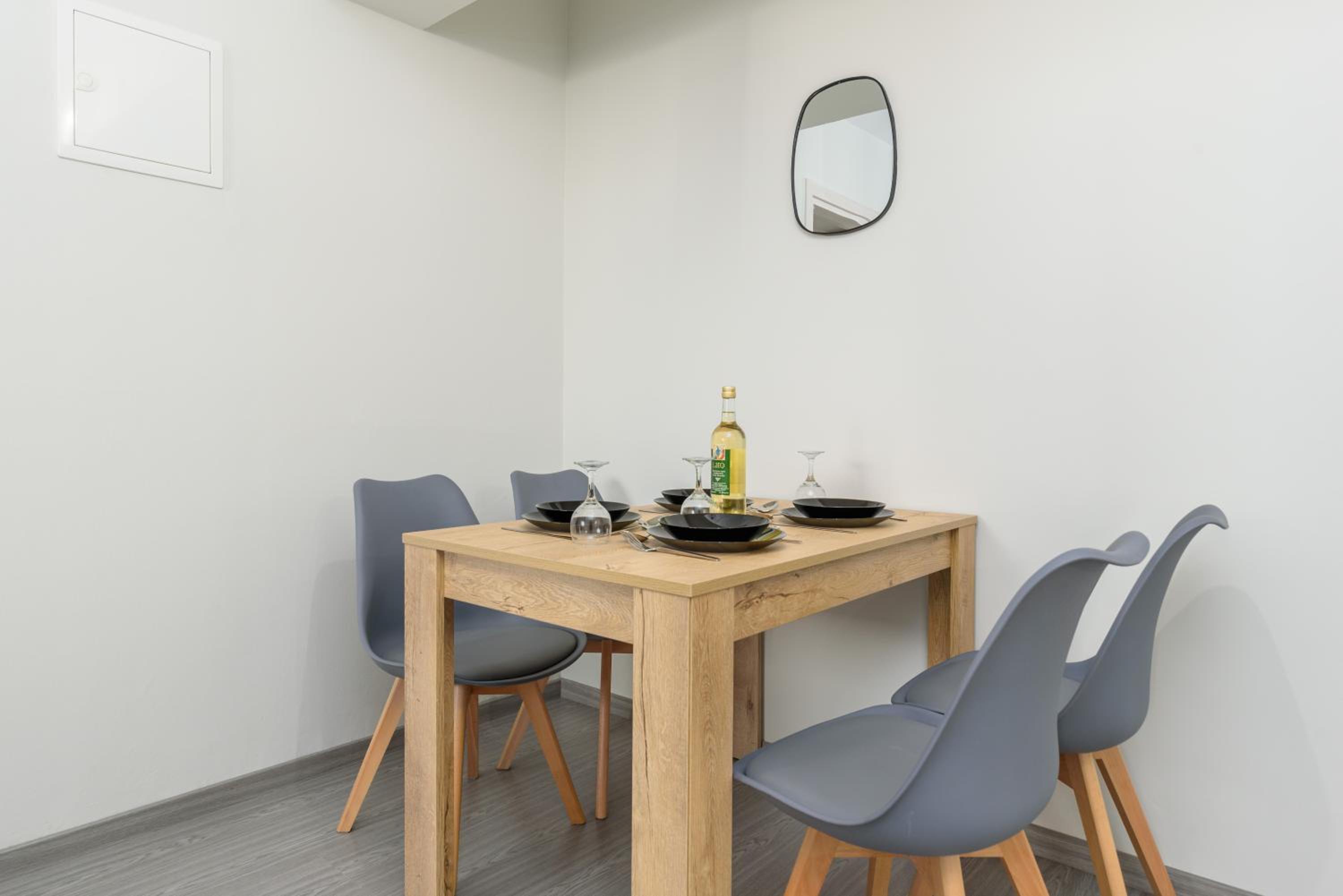 Amore 2-BR Apt By Finikoudes