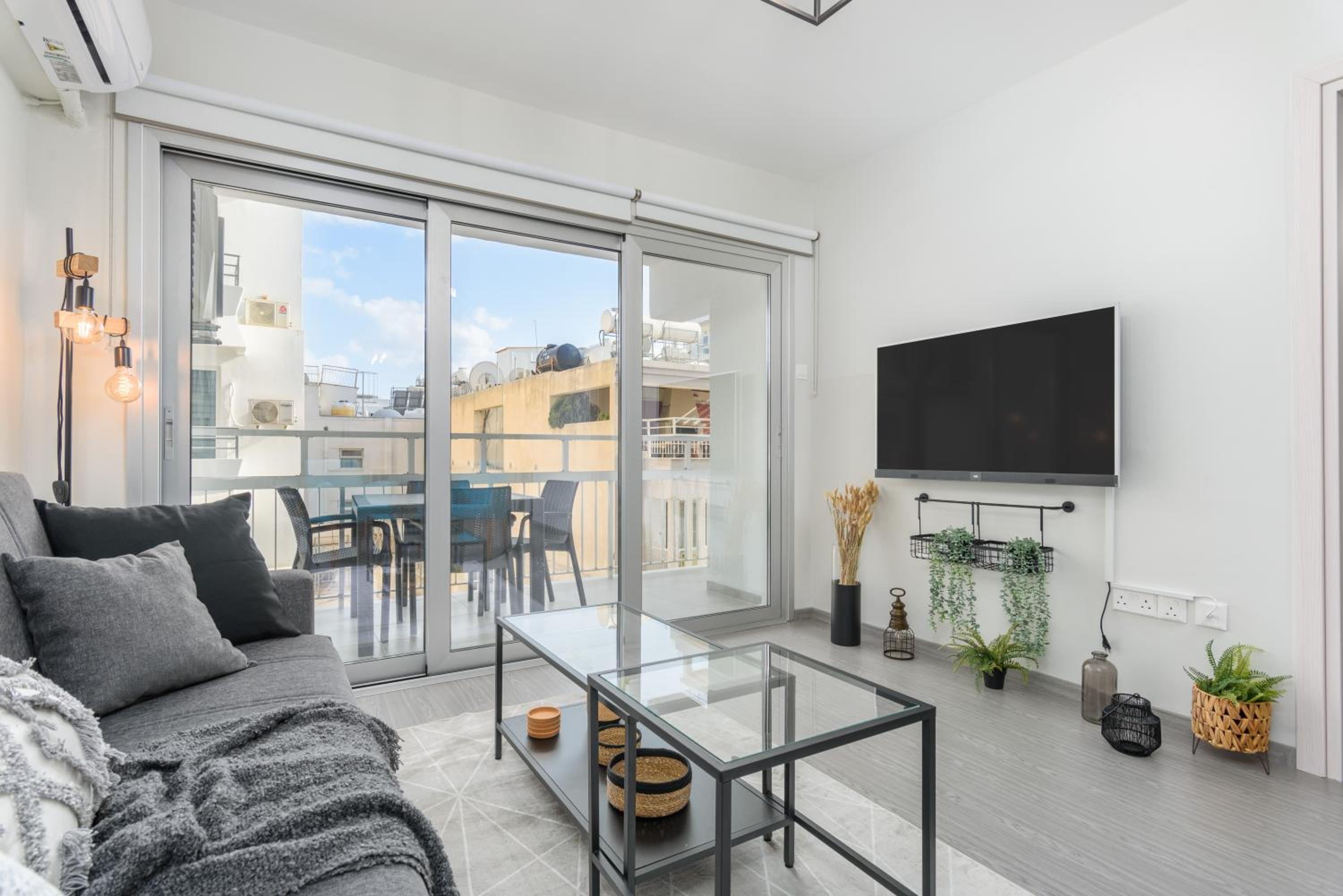 Amore 2-BR Apt By Finikoudes