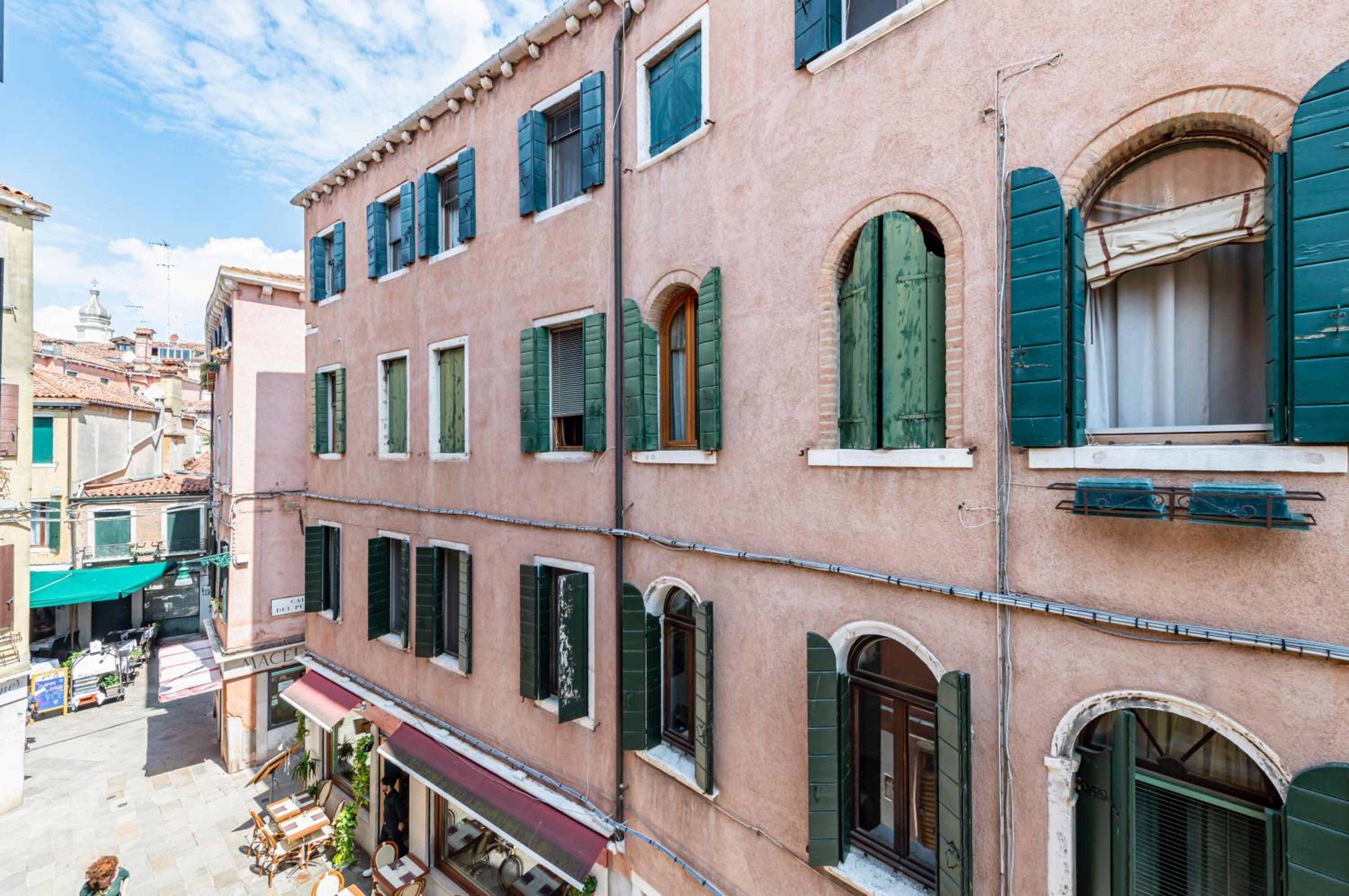 GuestHost - Arsenale Duplex Apartment