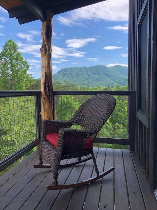 The Log Castle~Stunning Mountain Views~Hot Tub view 2