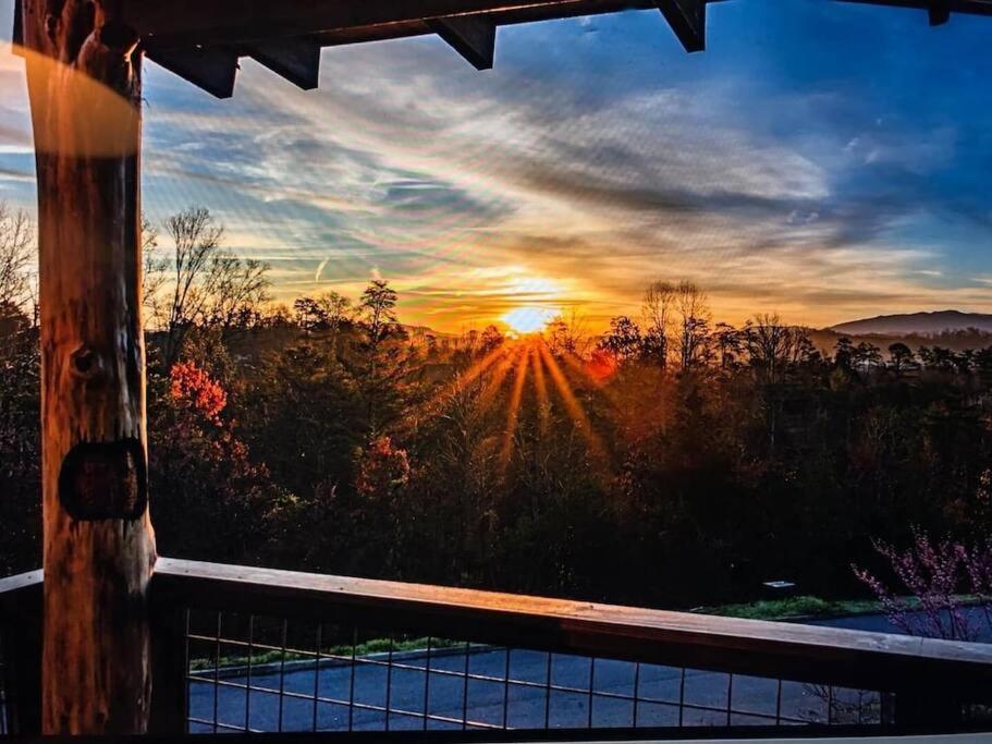 The Log Castle~Stunning Mountain Views~Hot Tub view 4