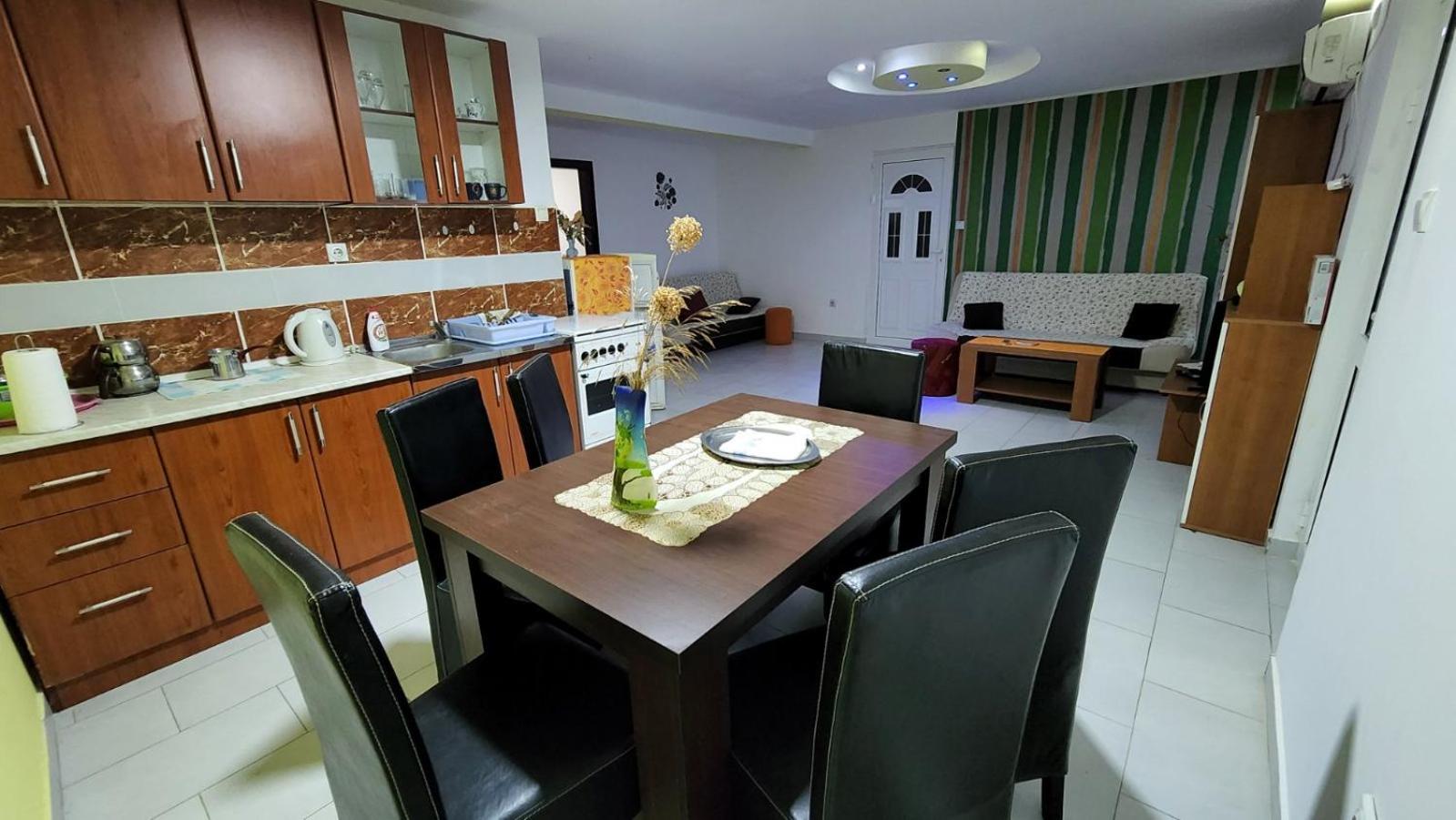 apartments Maca