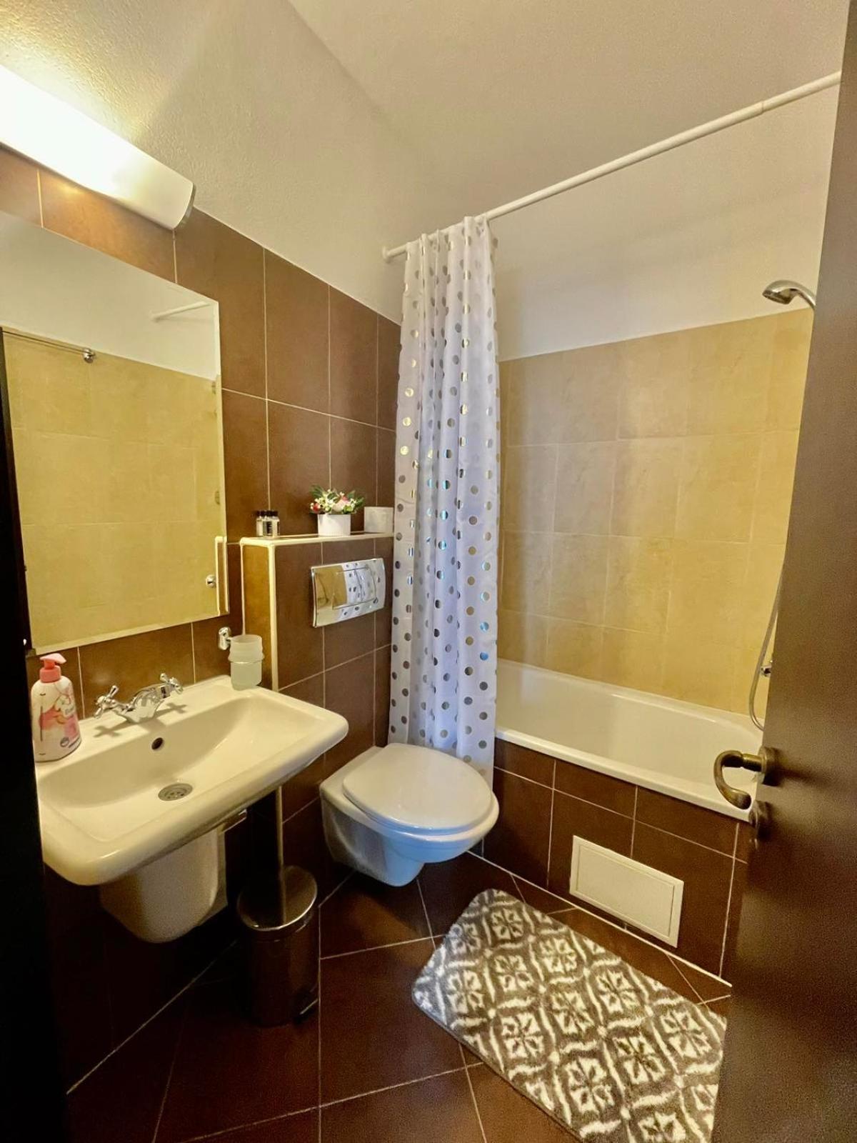 Pirin Golf Lake House