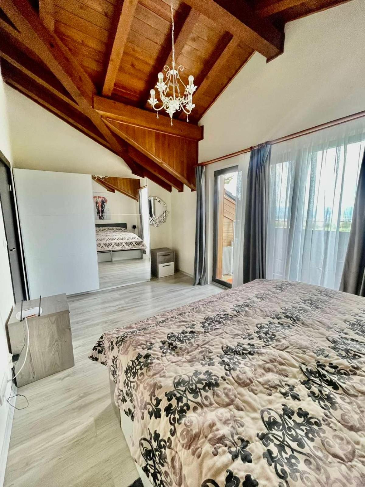 Pirin Golf Lake House