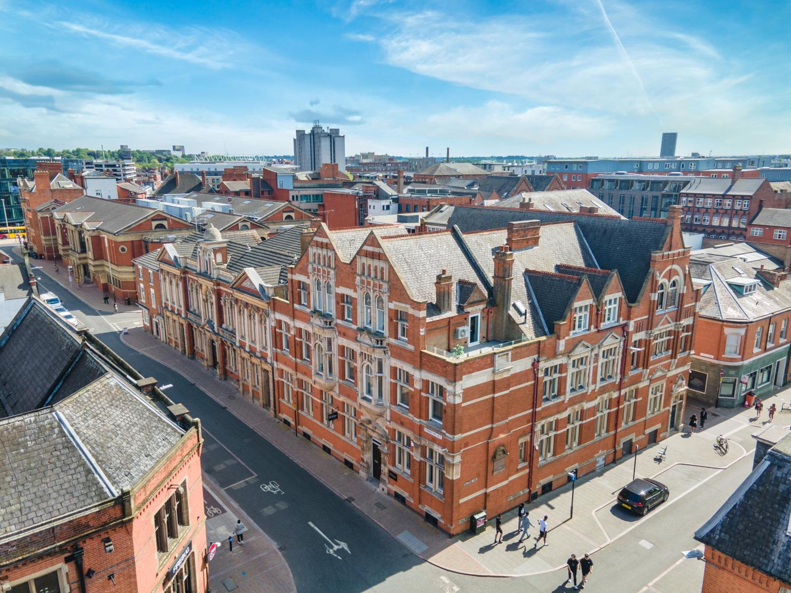 Luxury 2 Bed Apartment In The City Centre With Free Gym By The Pocklington - The Ceremonial Suite