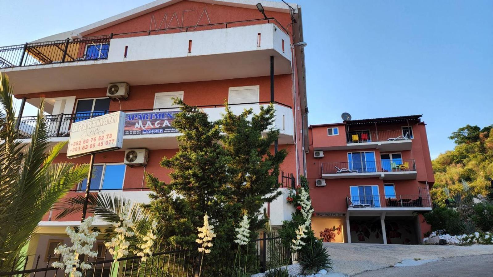 apartments Maca