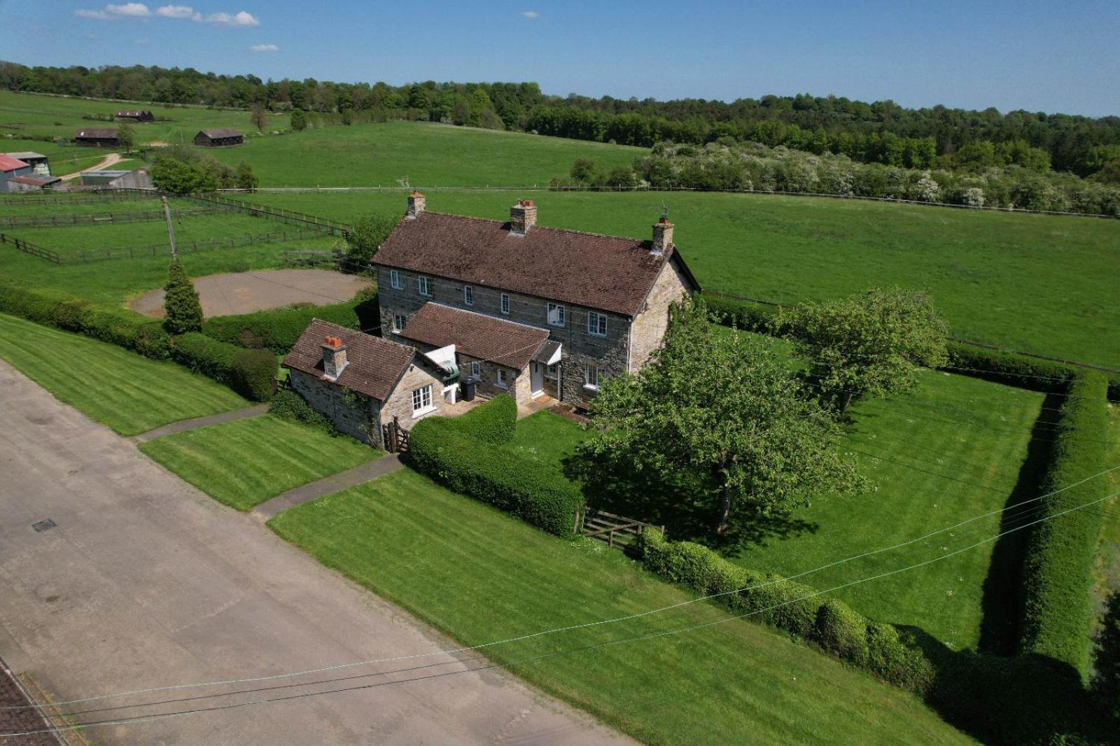 Cliff Stud Retreat - Luxury lodges and cosy cottages view 5