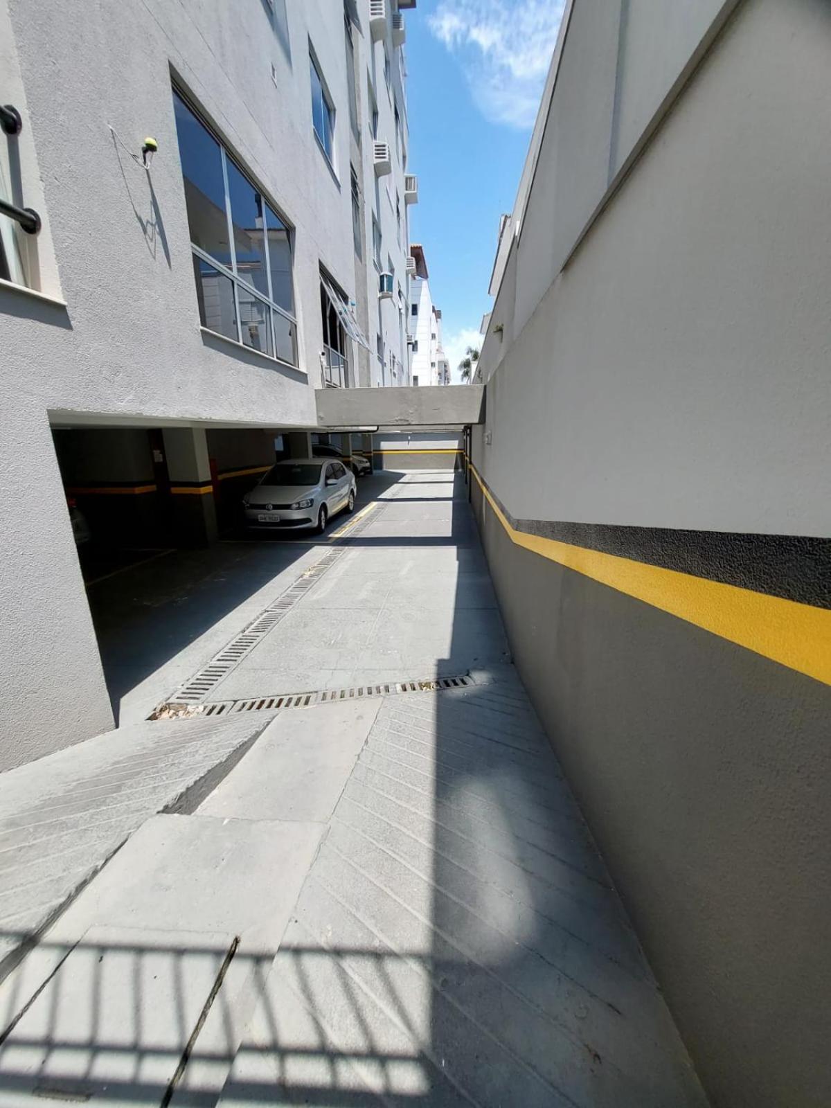 Excelente Apartamento a 1 quadra e meia do mar