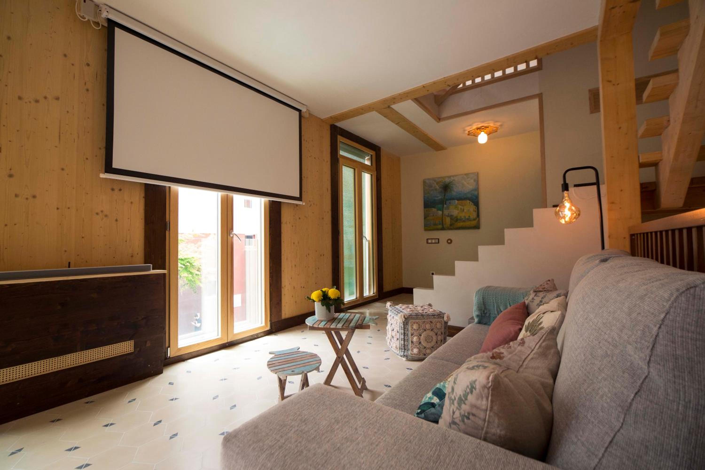 The Wooden House VV