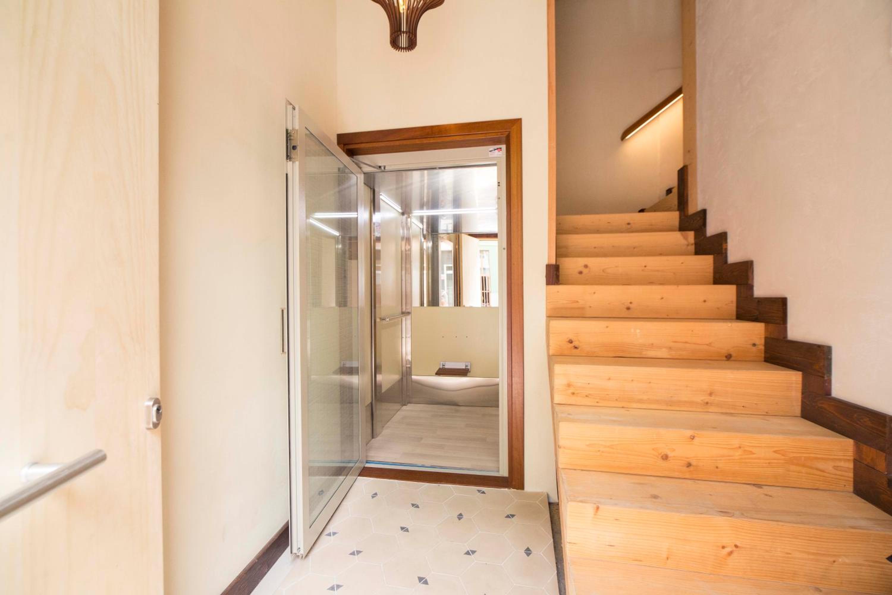 The Wooden House VV