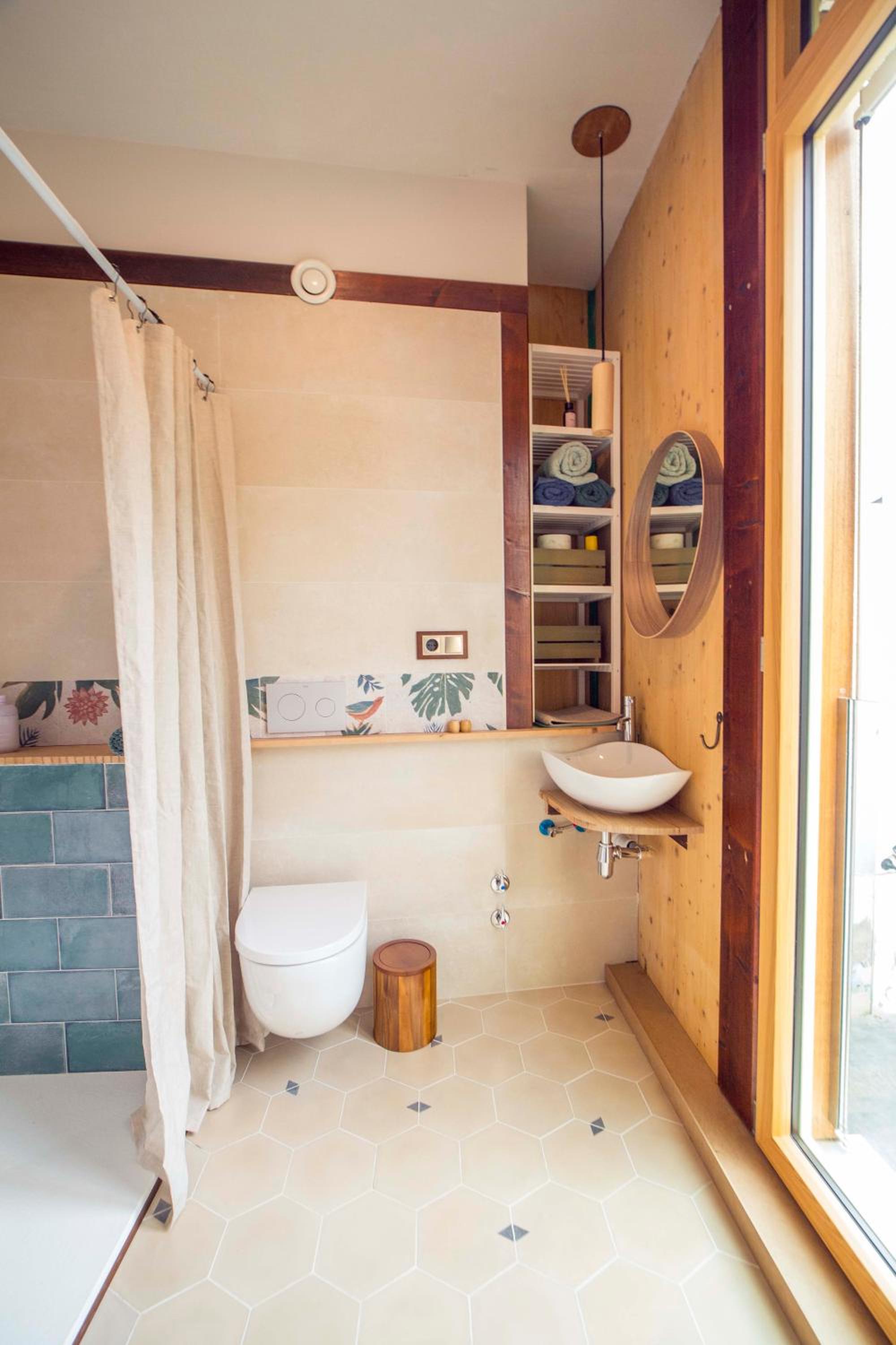 The Wooden House VV