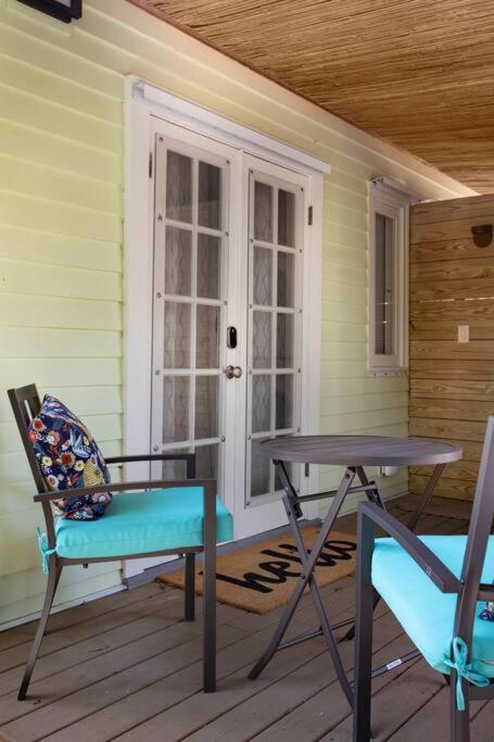 Relaxing island home Great location Stylish view 4