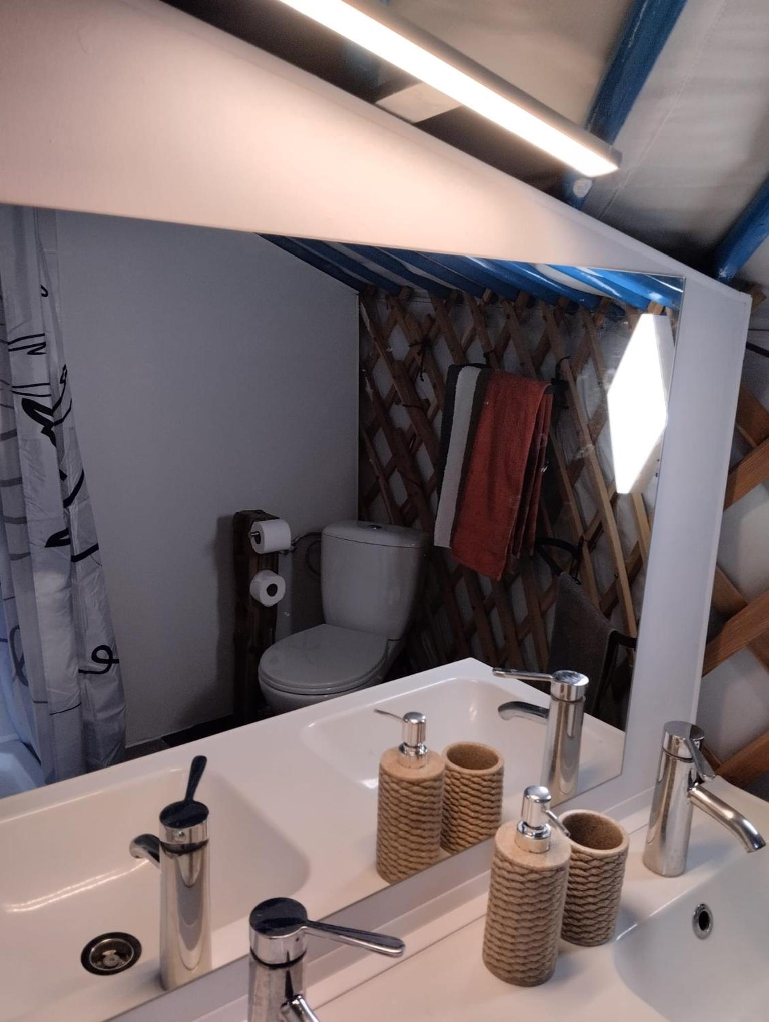 Jurta na zvířecí farmě